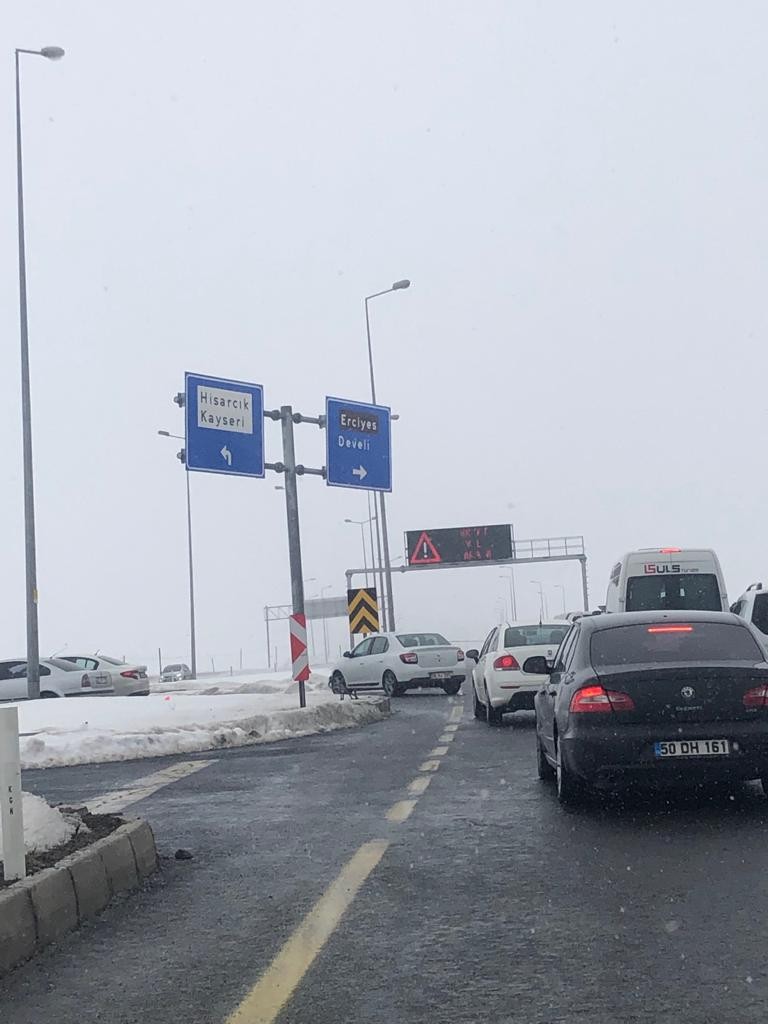 Erciyes Kayak Merkezi’nin yolu tipi nedeniyle ulaşıma kapatıldı