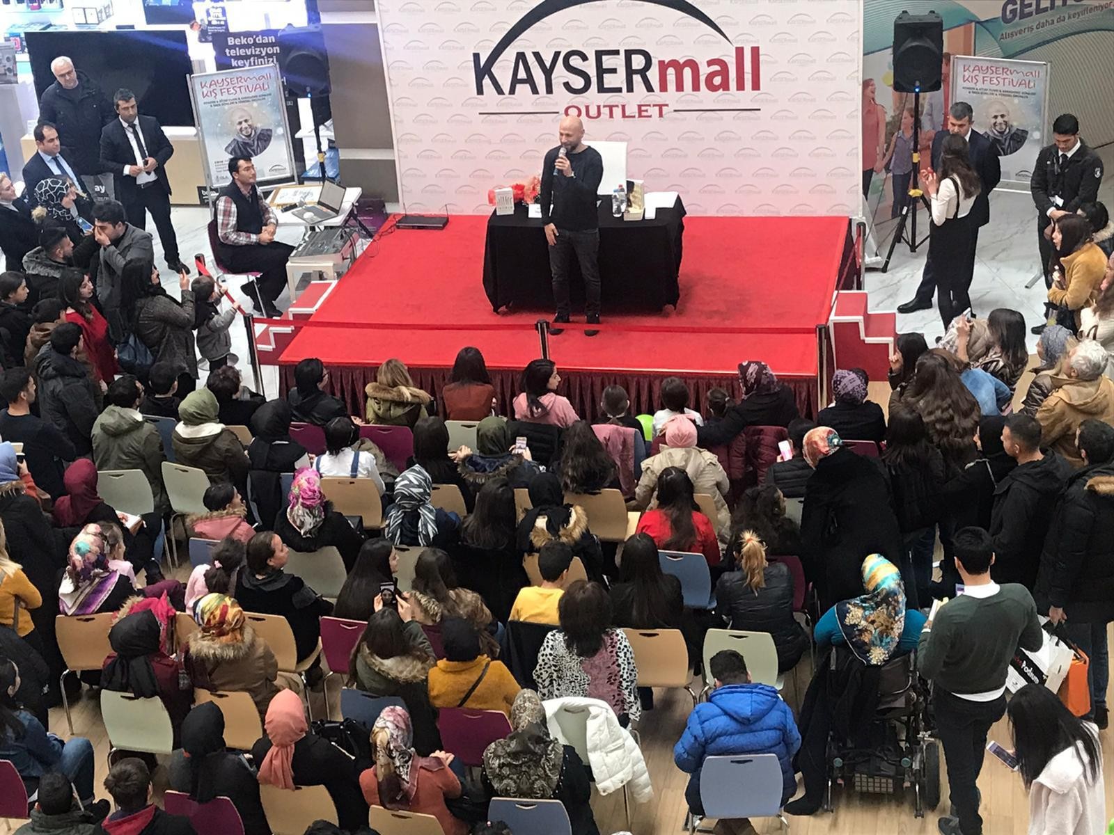 Şair Kahraman Tazeoğlu Kayserili sevenleri İle buluştu