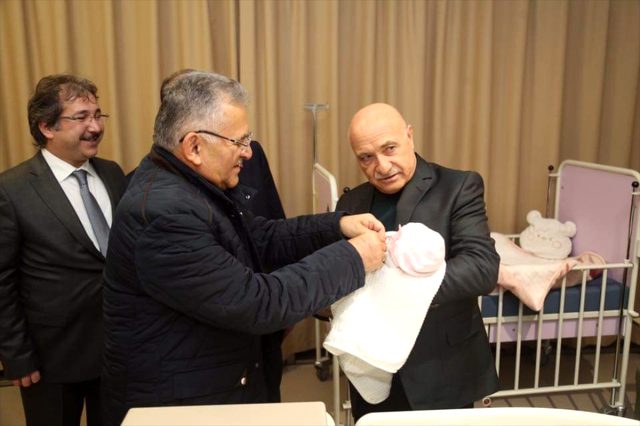 Kırıkkale ve Niğde’de yeni yılın ilk bebekleri dünyaya geldi