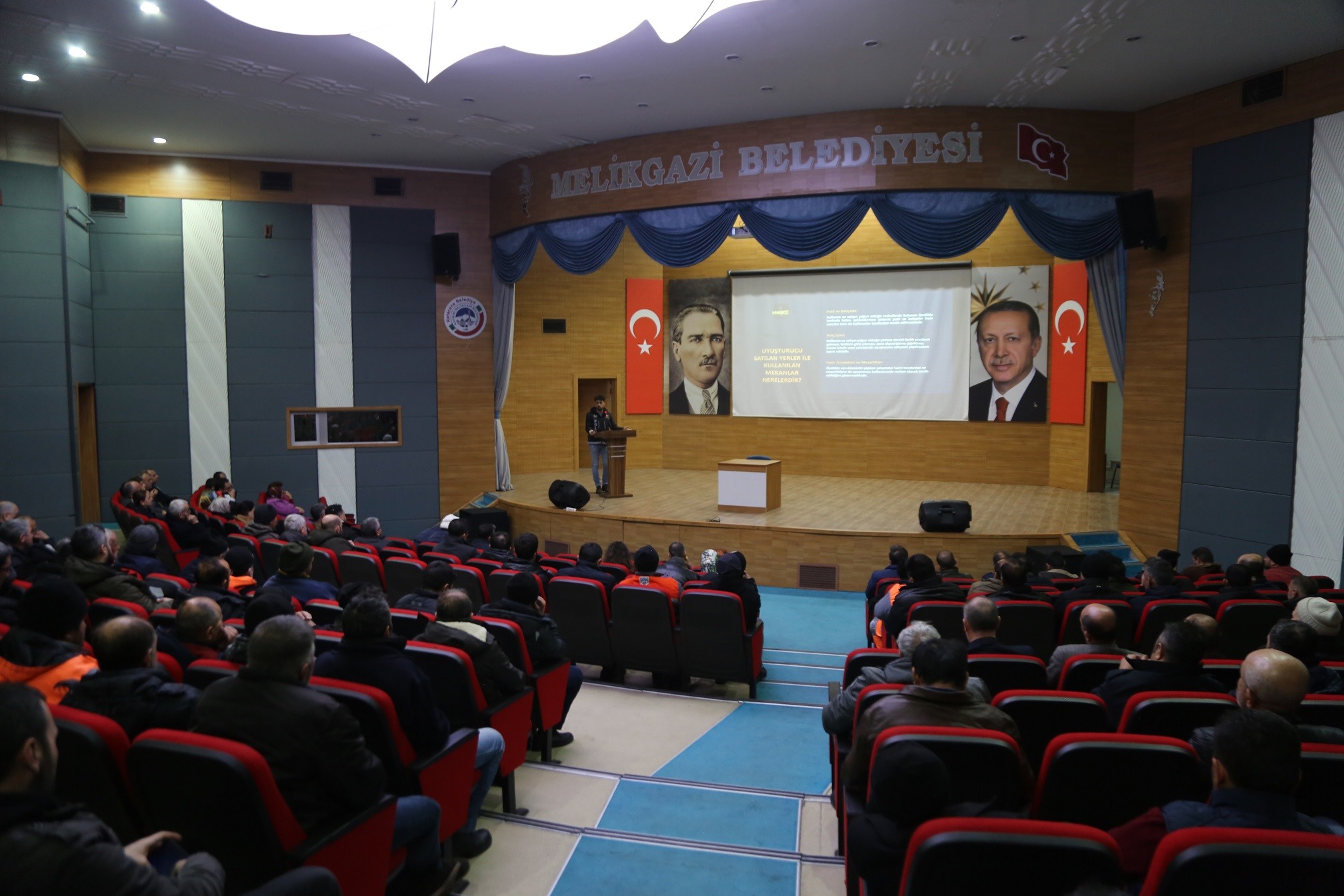 Belediye çalışanlarına bağımlılık yapan zararlı maddeler anlatıldı