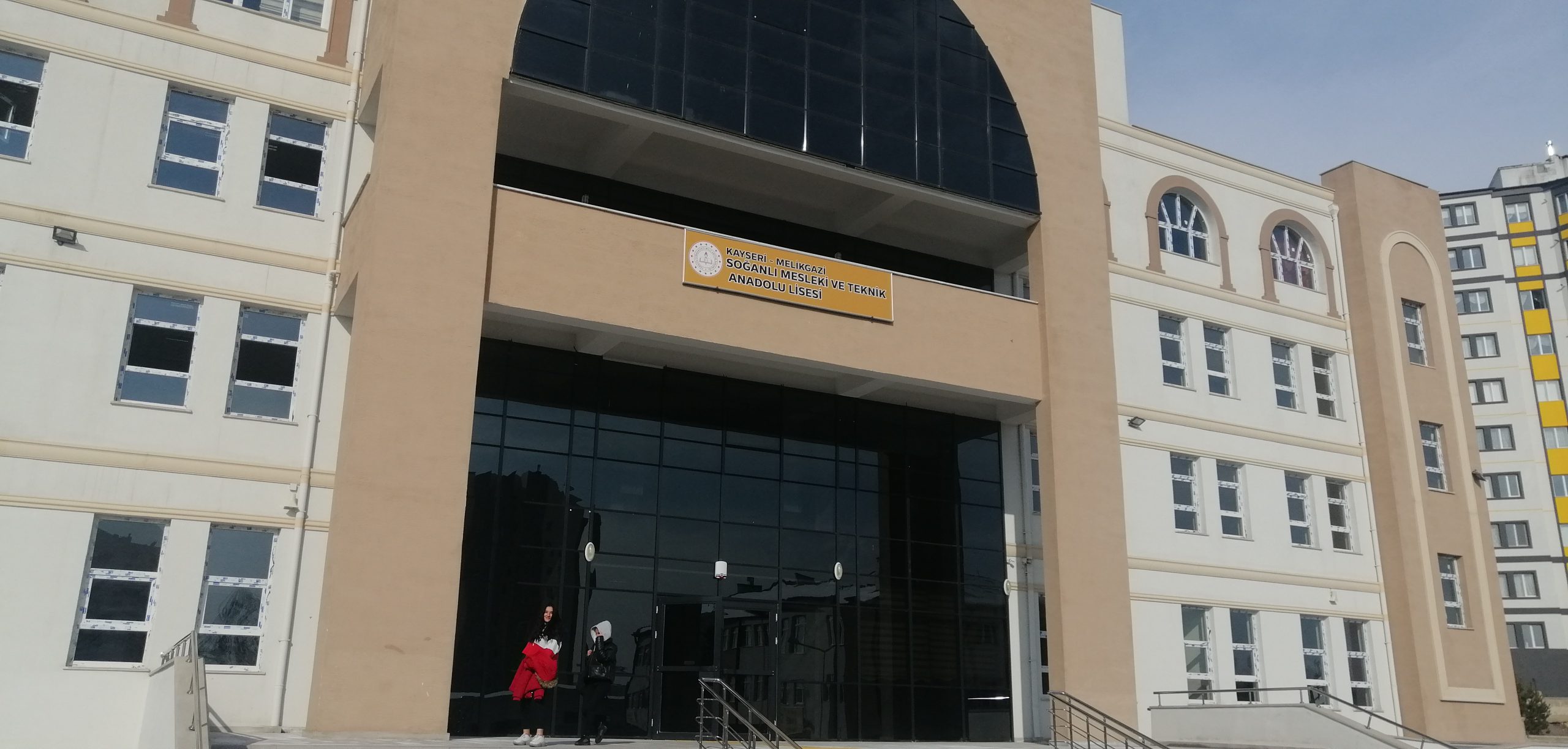 Tavuk dönerden zehirlenen 2 öğrenci tedavi altına alındı