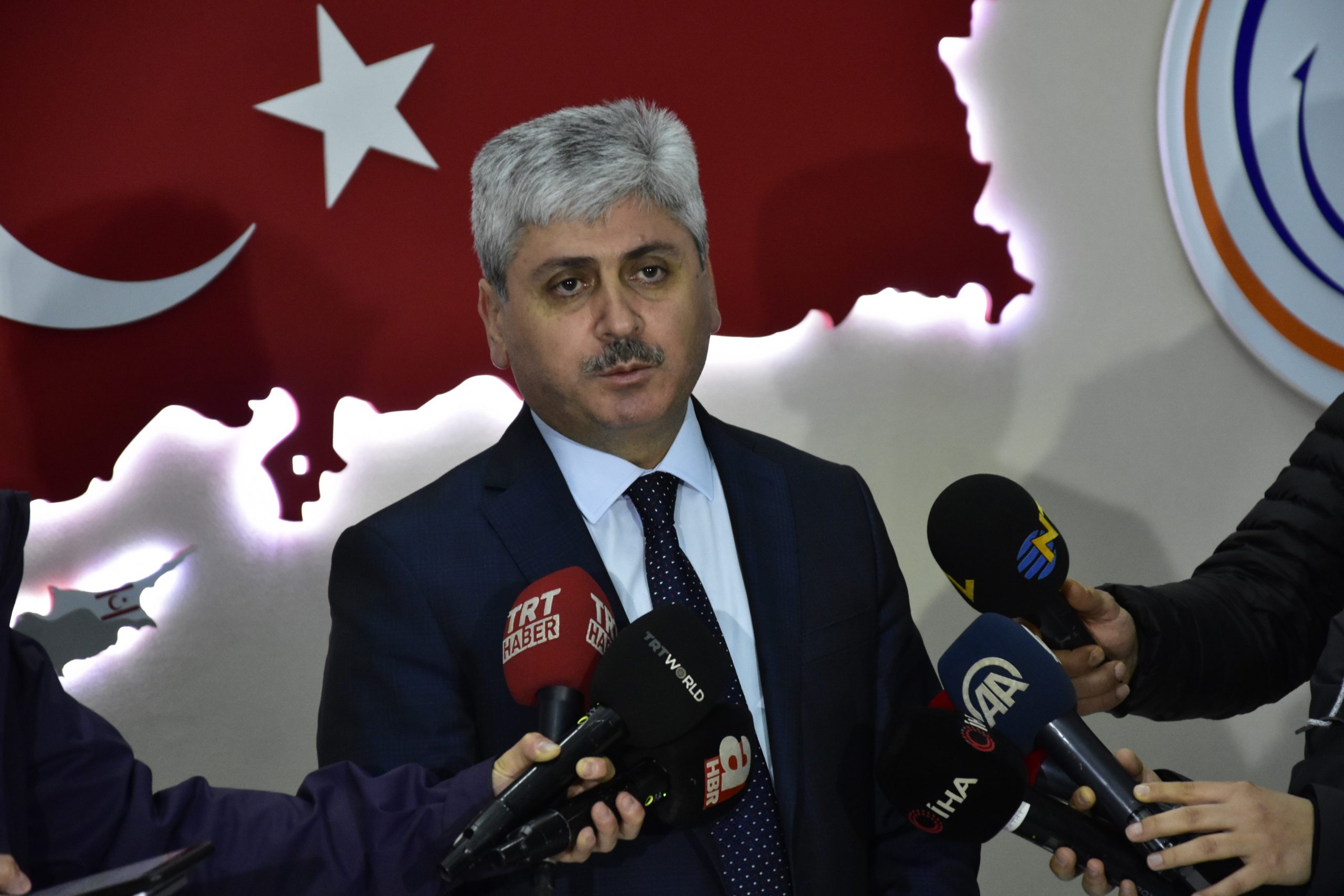 Hatay Valisi Doğan: “Hava saldırı sonucu 33 Mehmetçiğimiz şehit olmuştur”