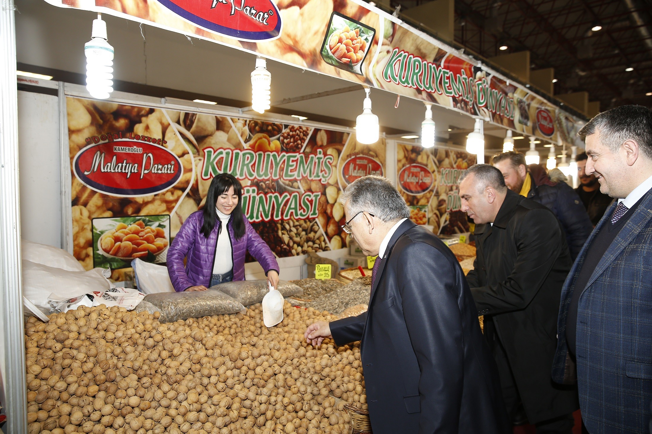 Başkan Büyükkılıç, esnaf ve vatandaşlarla