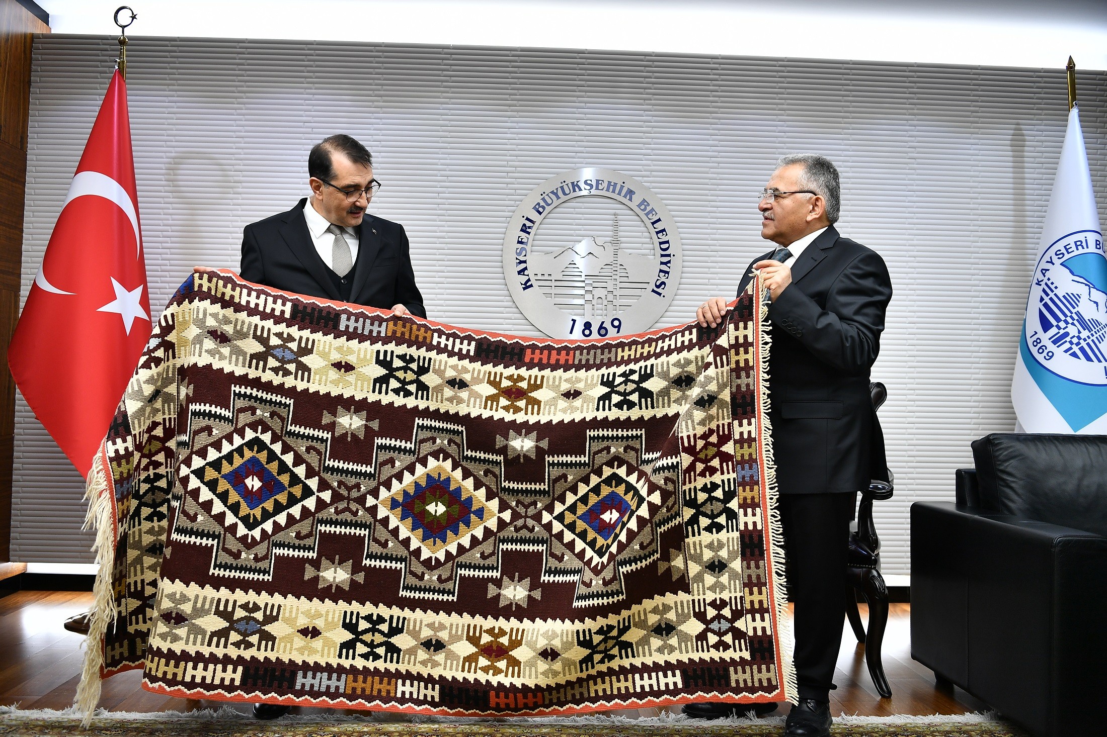 Bakan Dönmez: “Tüm vatandaşımızı doğalgaz kullanabilecek hale getirecek inancımız var”