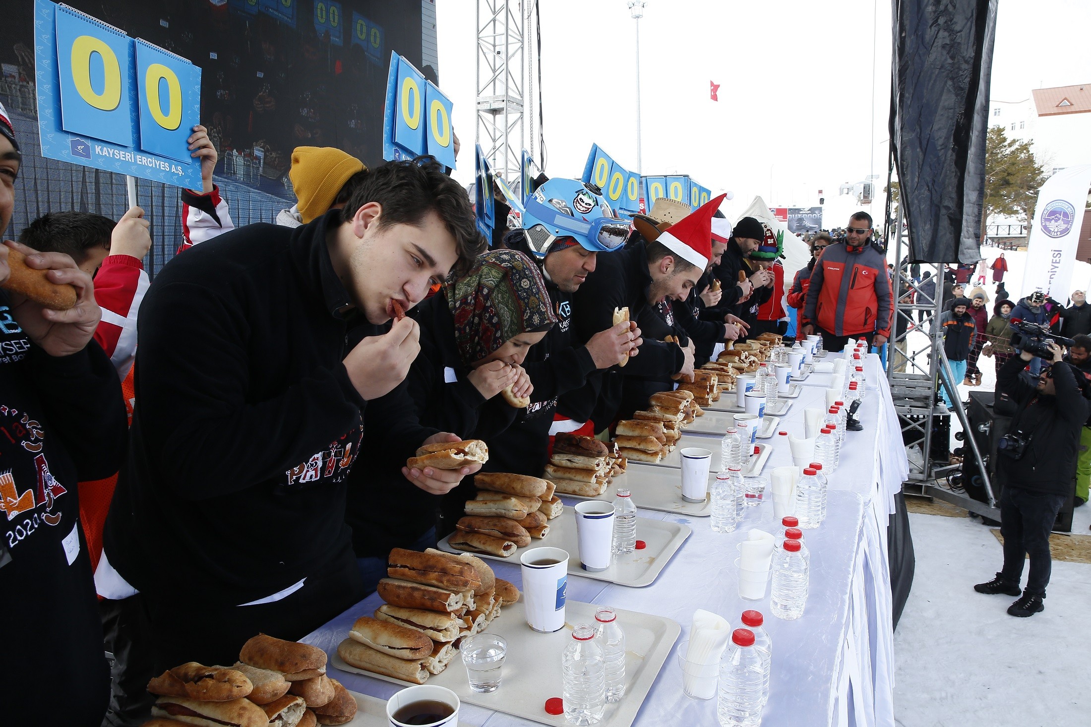 Erciyes’te sucuk yeme yarışması