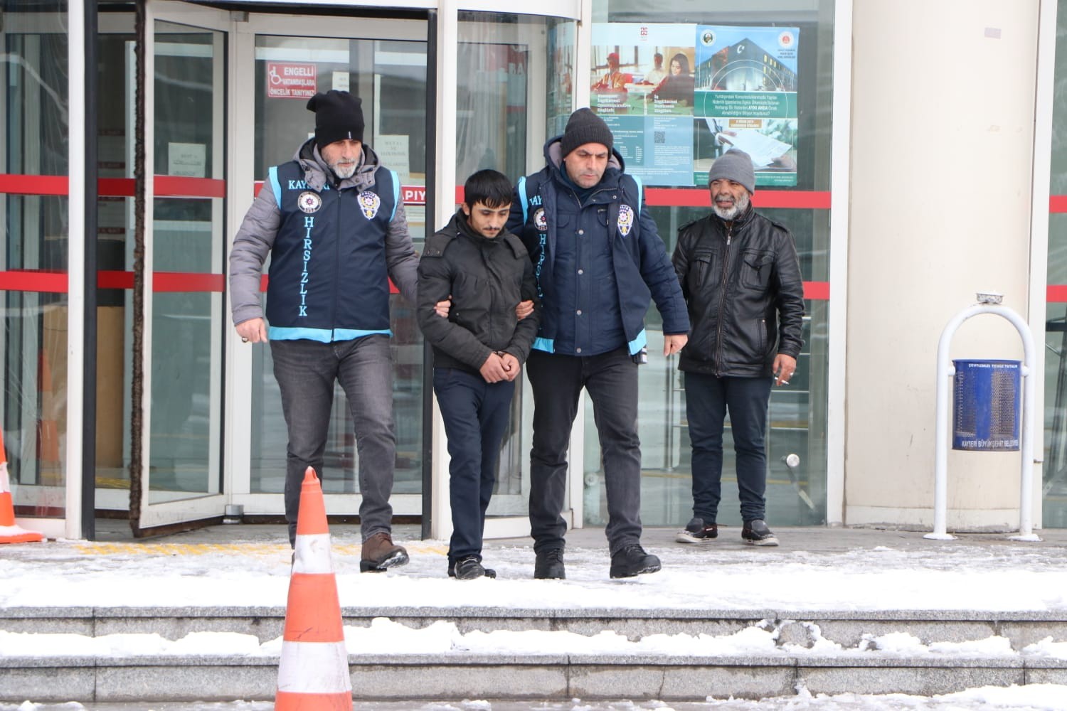 1 ayda 4 eve giren hırsız yakalandı