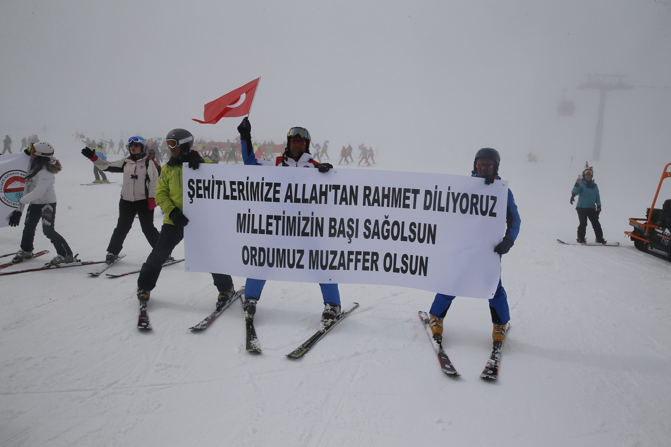 130 kayakçı şehitler için tek ses tek yürek oldu