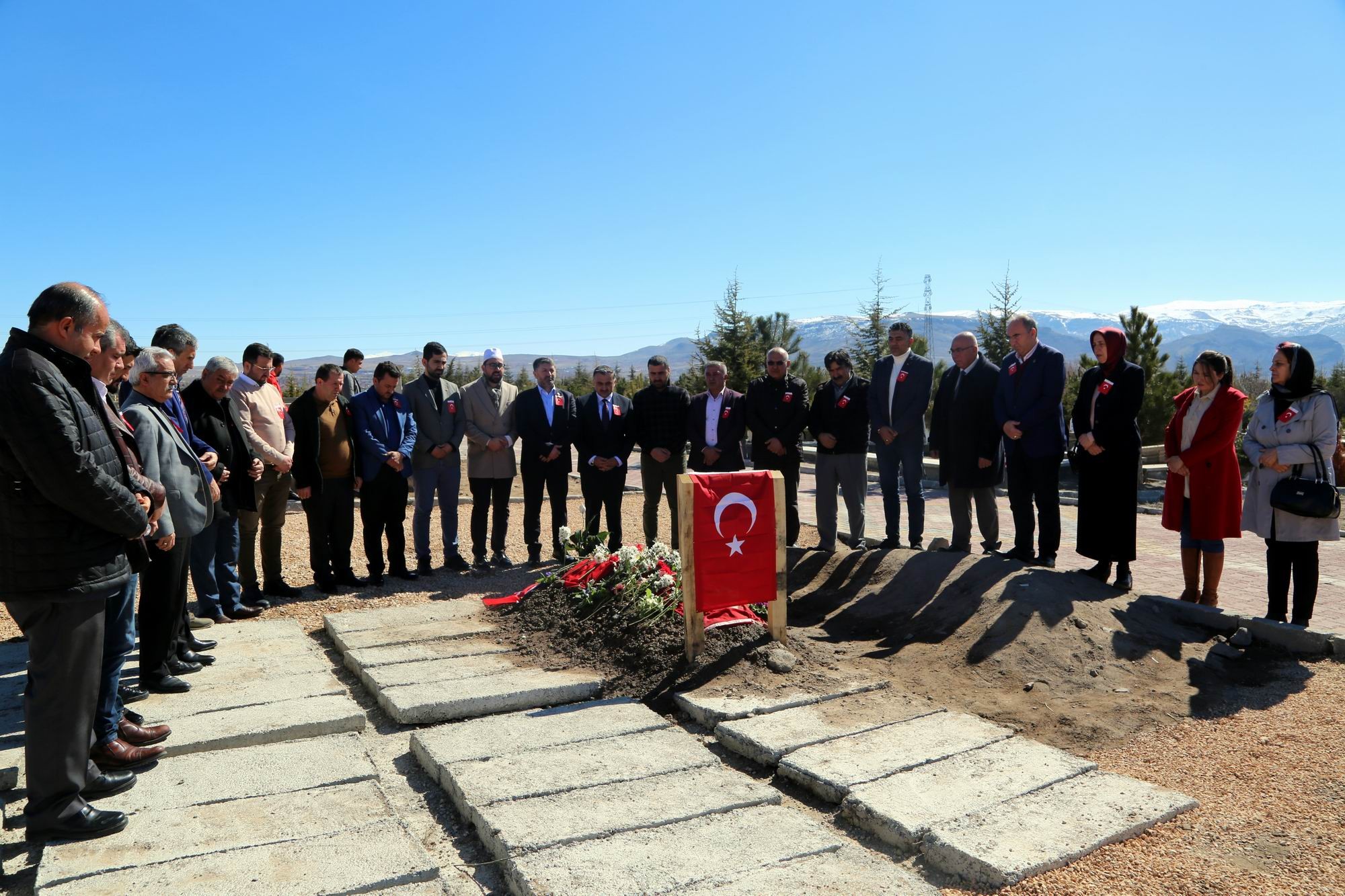 Develi belediye meclisi Şehit Taşöz’ün kabrini ziyaret etti