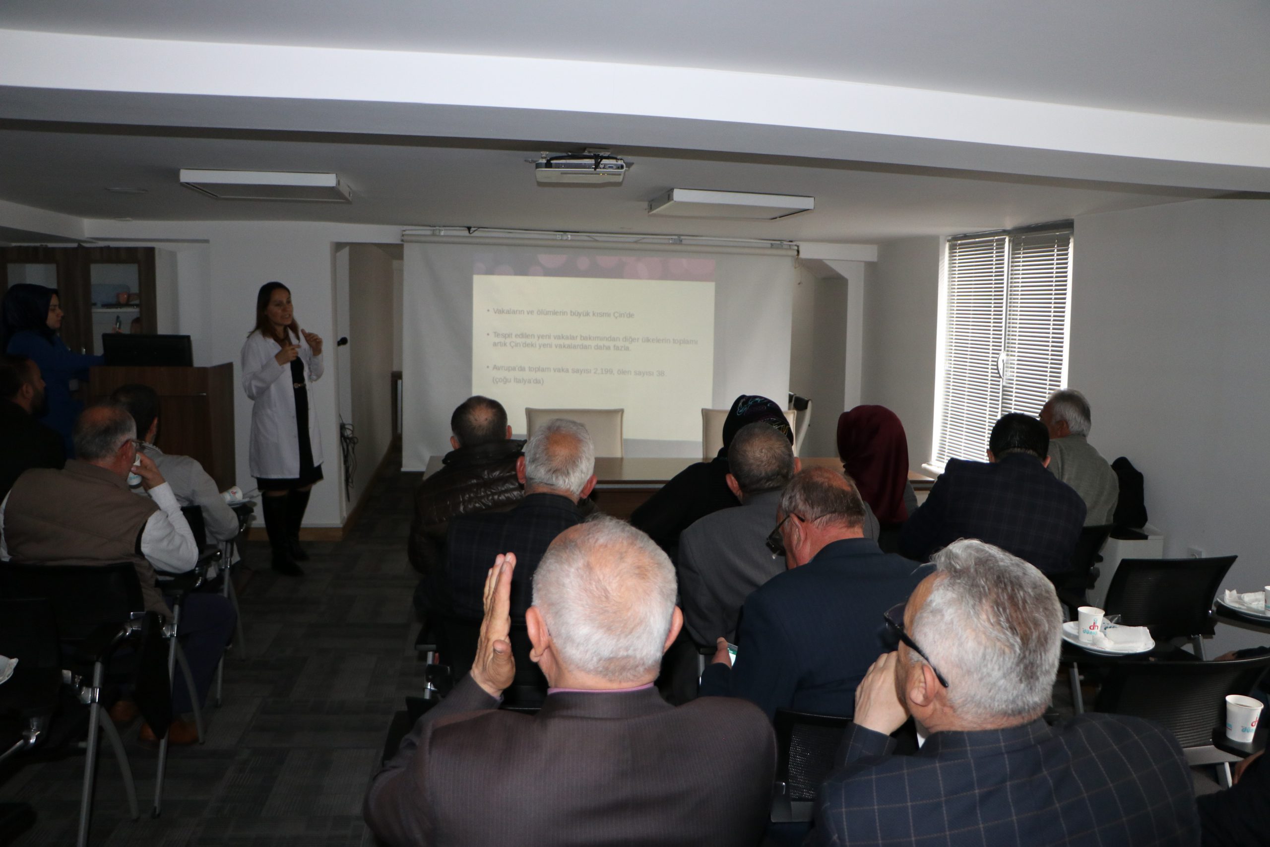 Dünyam Hastanesi’nde ‘Korona virüs’ muhtarlara korona virüs anlatıldı