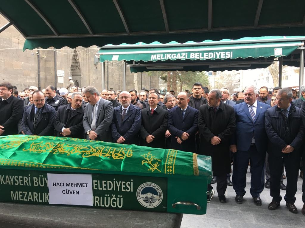 Kayseri İl Müftüsü Şahin Güven babasının cenaze namazını kıldırdı