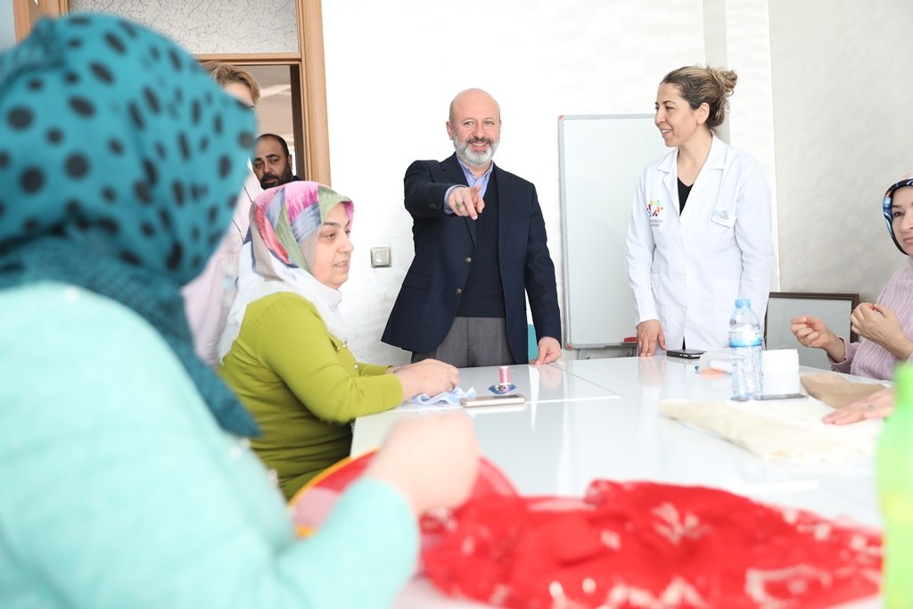 Başkan Çolakbayrakdar, “Projelerimizde kadınlara her zaman pozitif ayrımcılık yapıyoruz”