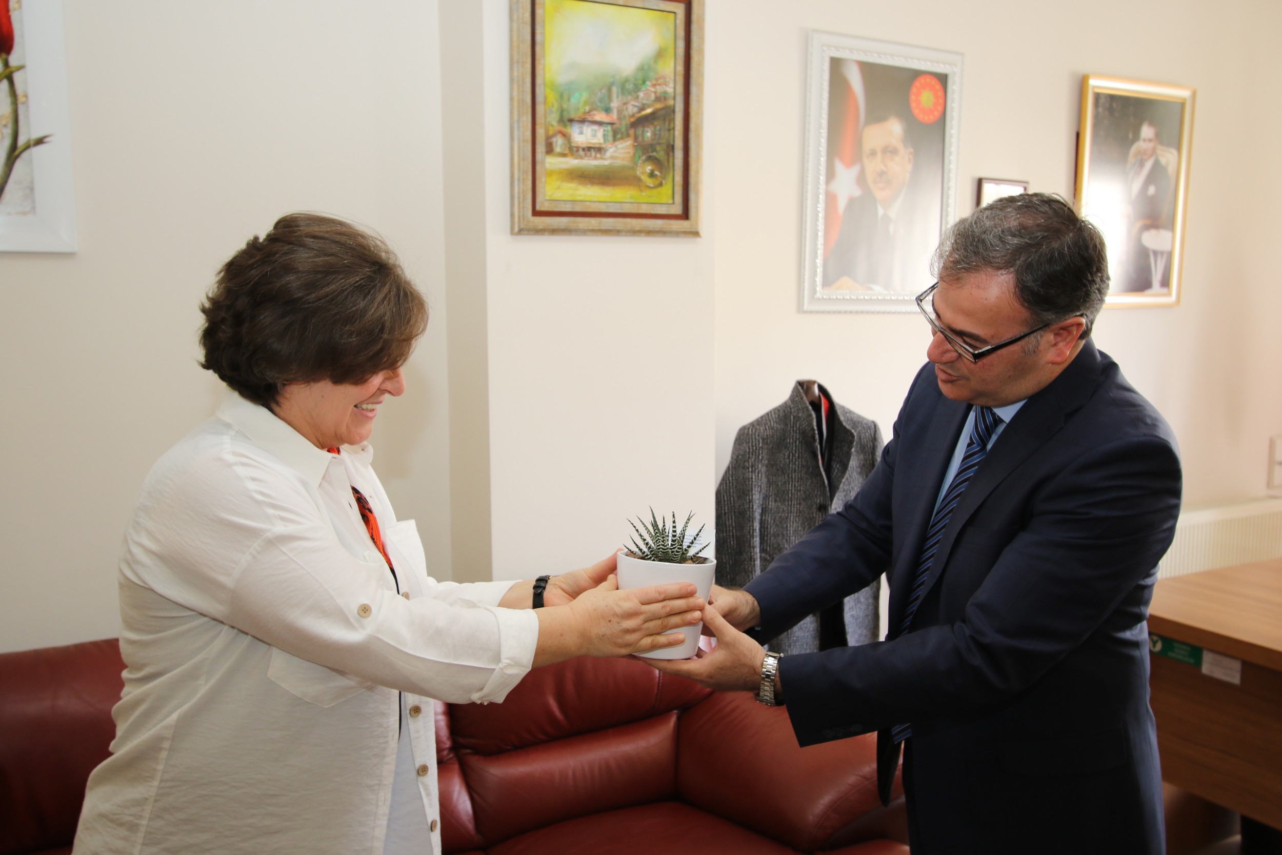 Özdoğan, Kadın Personelin Kadınlar Gününü Kutladı