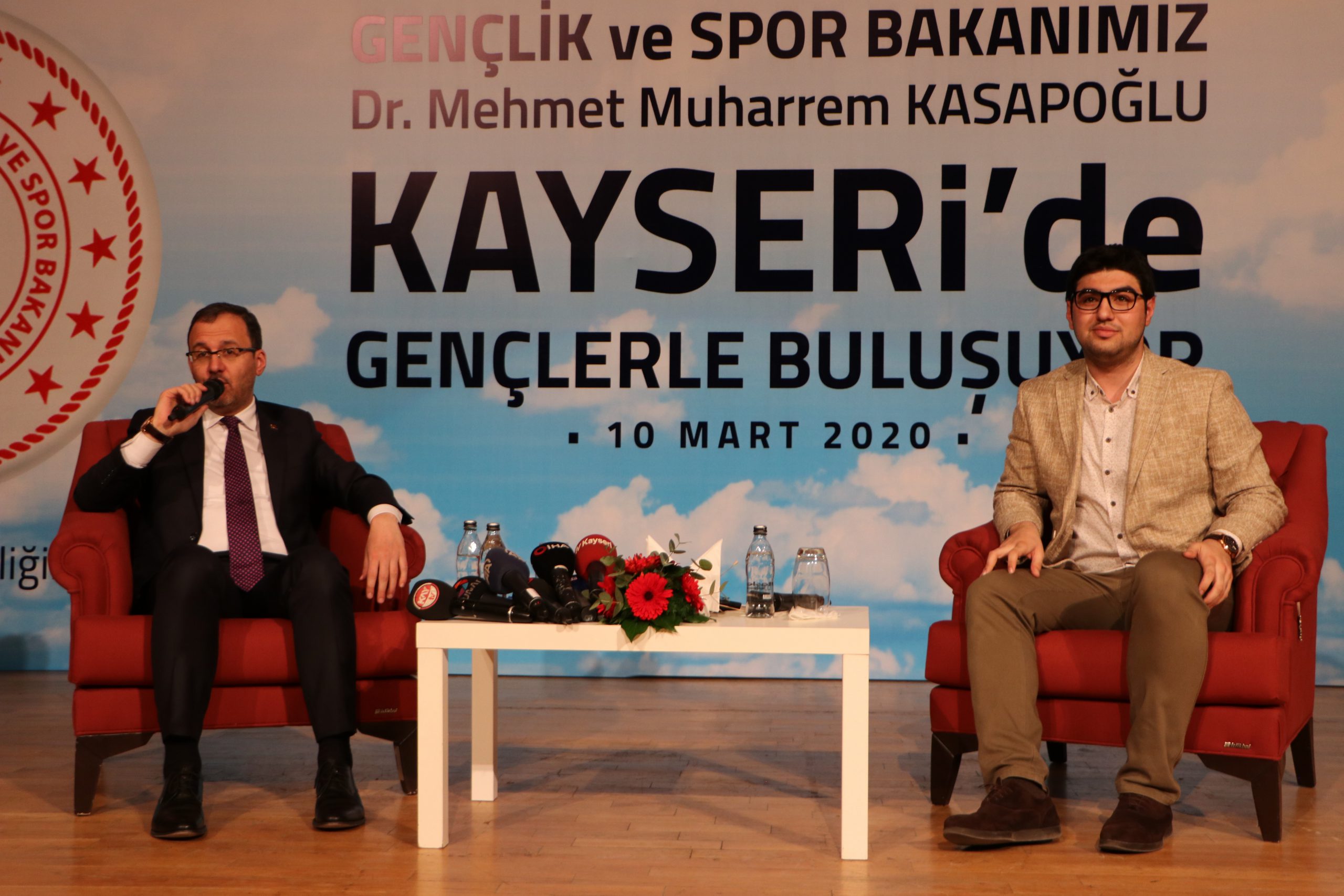 Bakan Kasapoğlu: “Milletimizin birlik ve beraberlik tablosu tüm dünyaya ders verir niteliktedir”