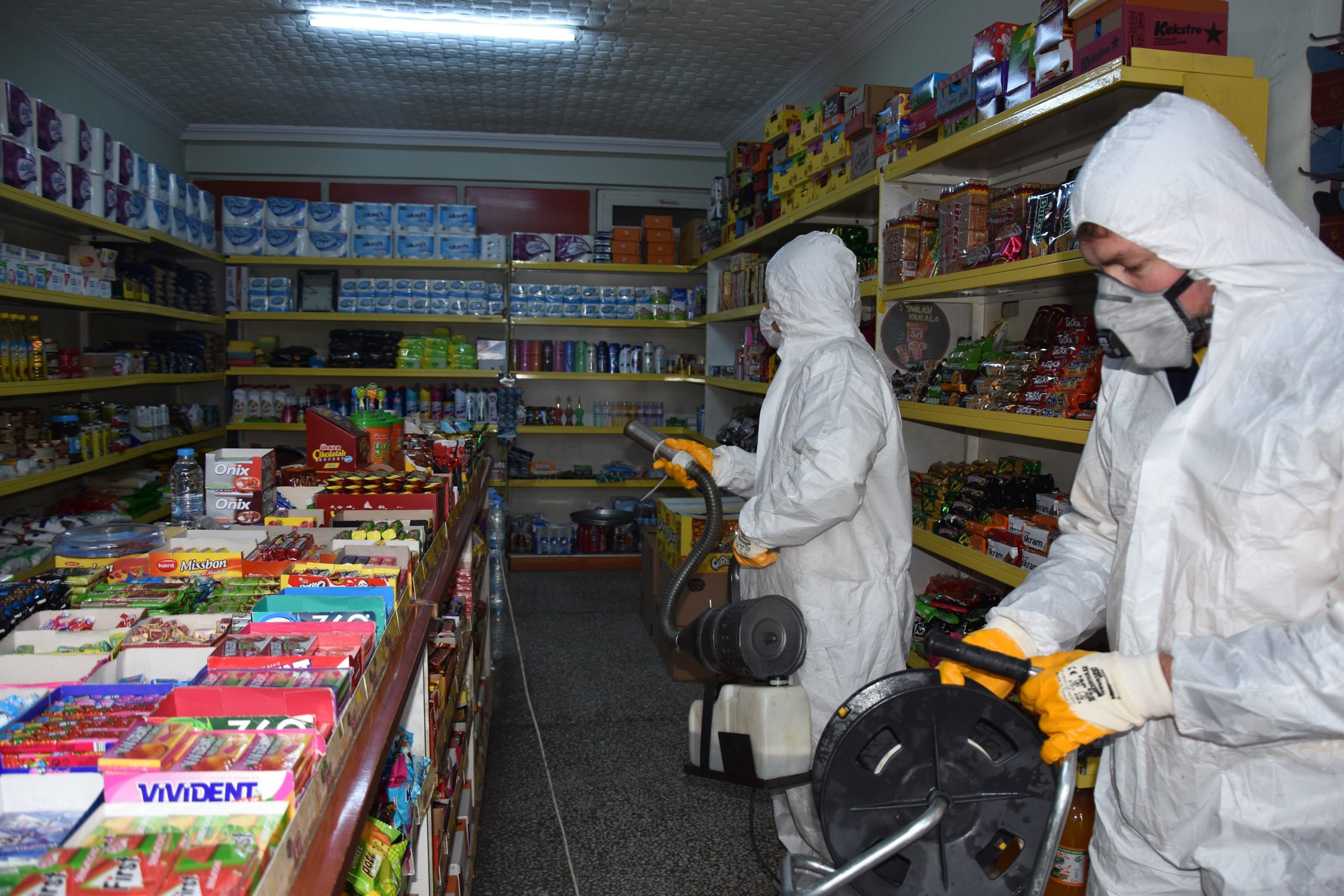 Büyükşehir belediyesi ilçeleri dezenfekte ediyor