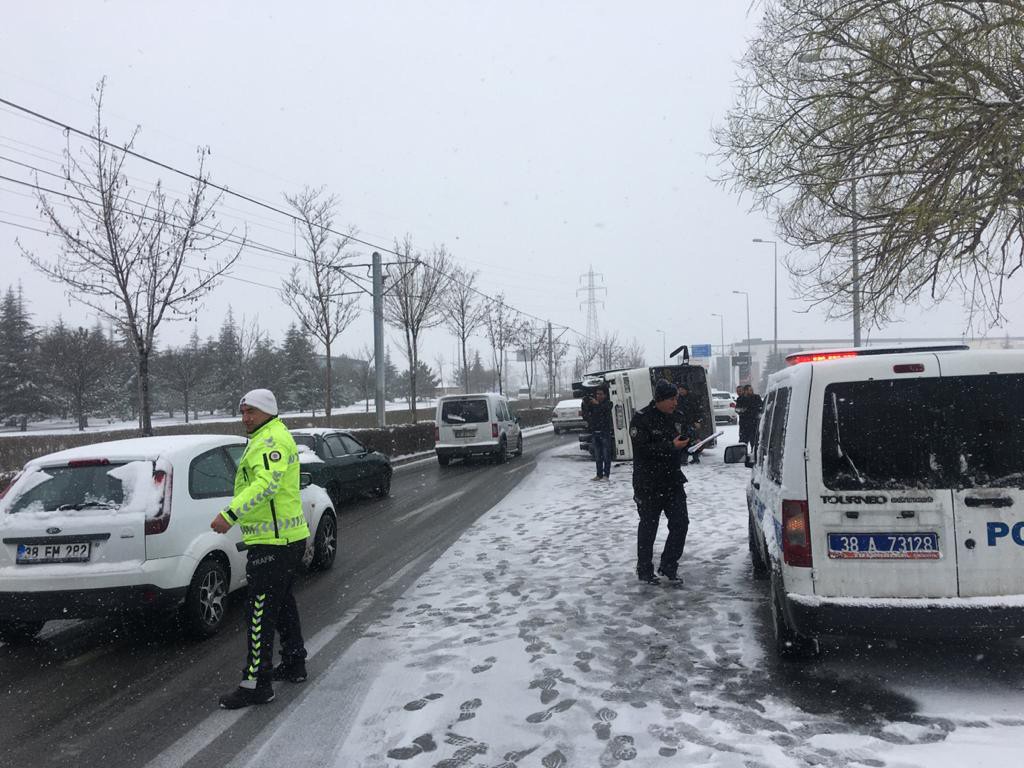 Kayseri’de aynı yolda 2 kaza: 23 yaralı