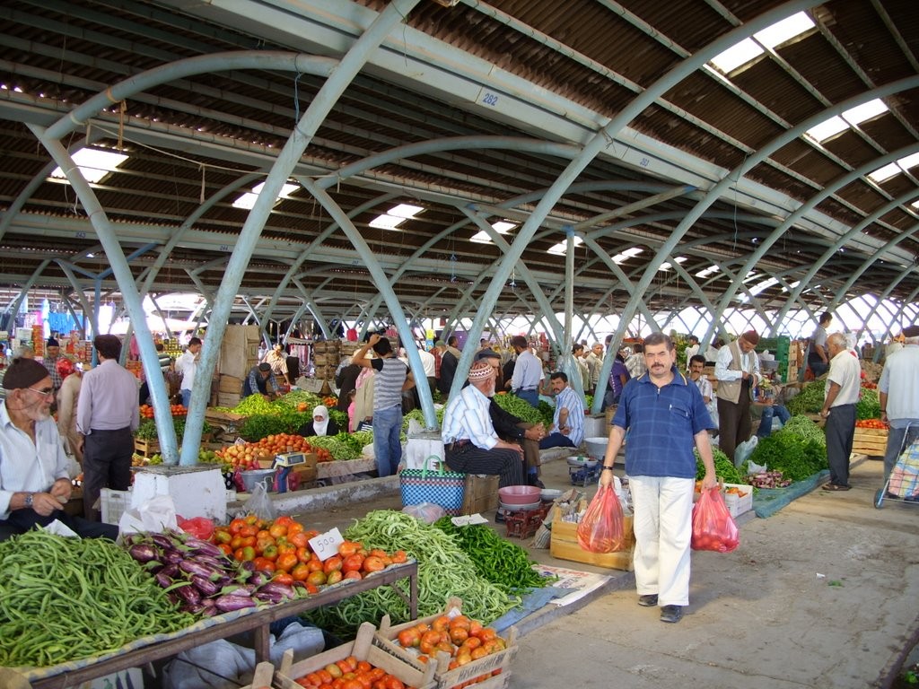 Develi’de sebze ve meyve pazarı devam edecek