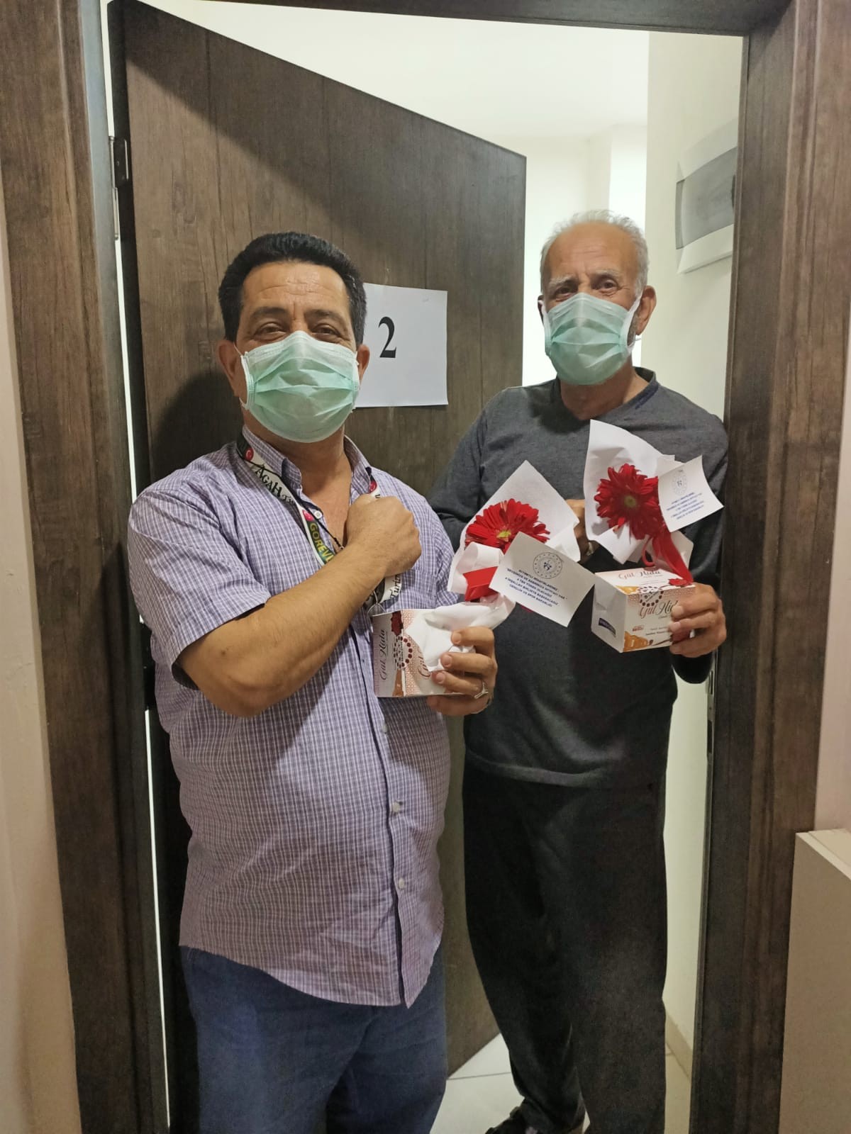 Karantinadaki umrecilere kandil simidi dağıtıldı