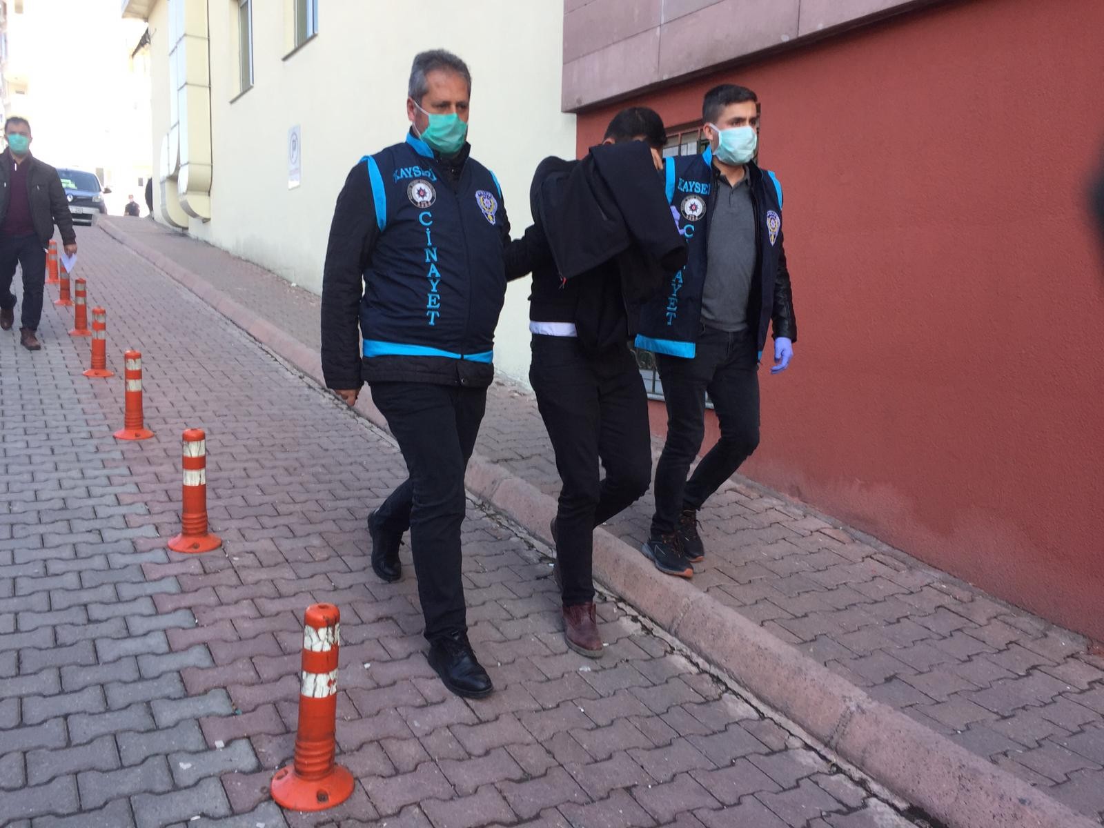 Cinayet şüphelisi adliyeye sevk edildi