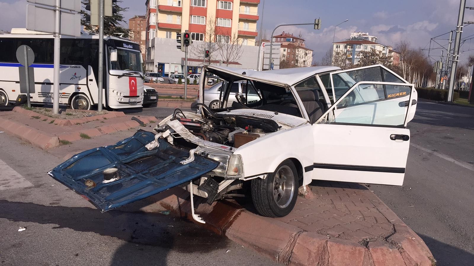 Kayseri’de trafik kazası: 3 yaralı