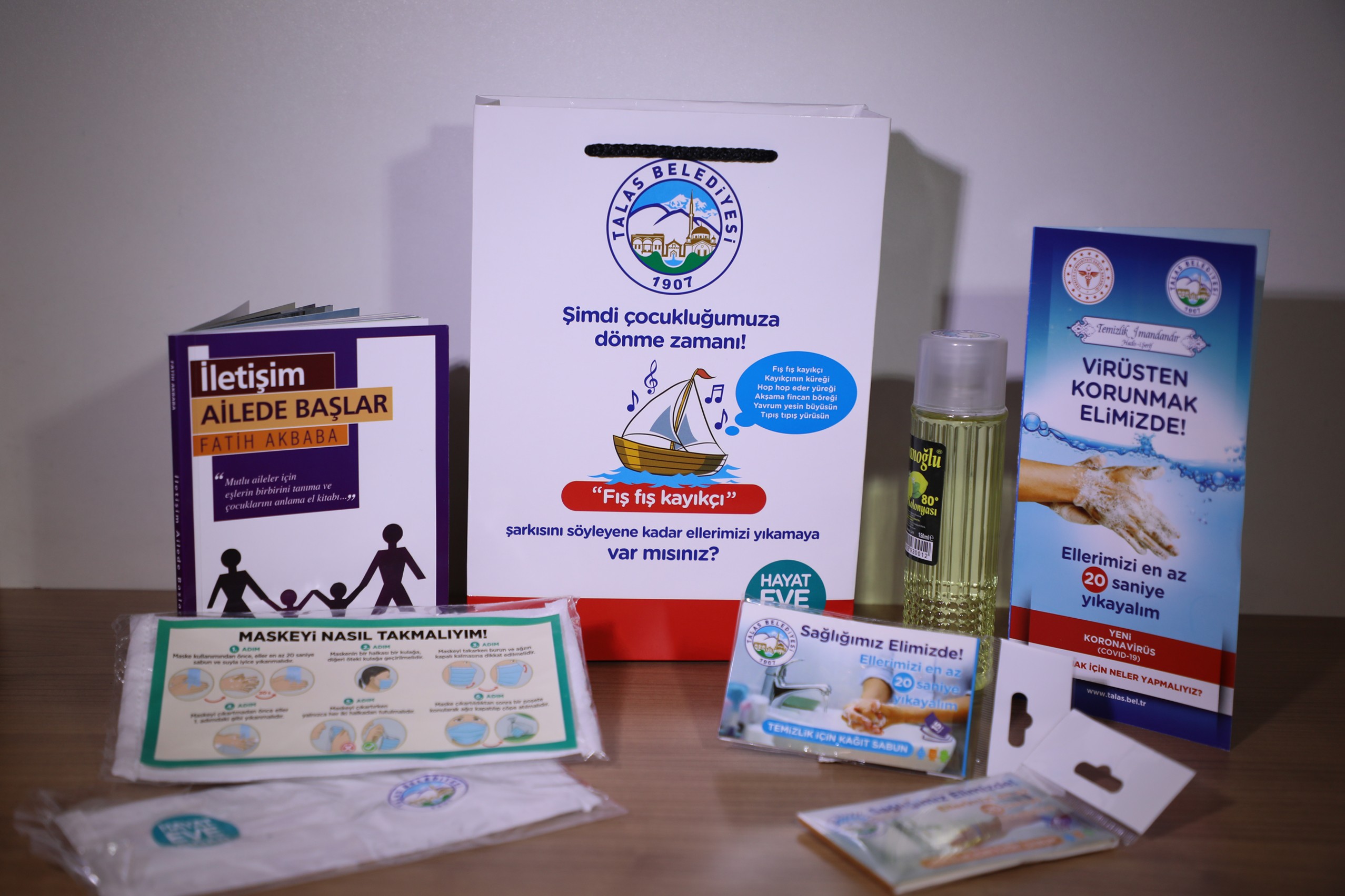 Talas’ta vatandaşlara hijyen çantası