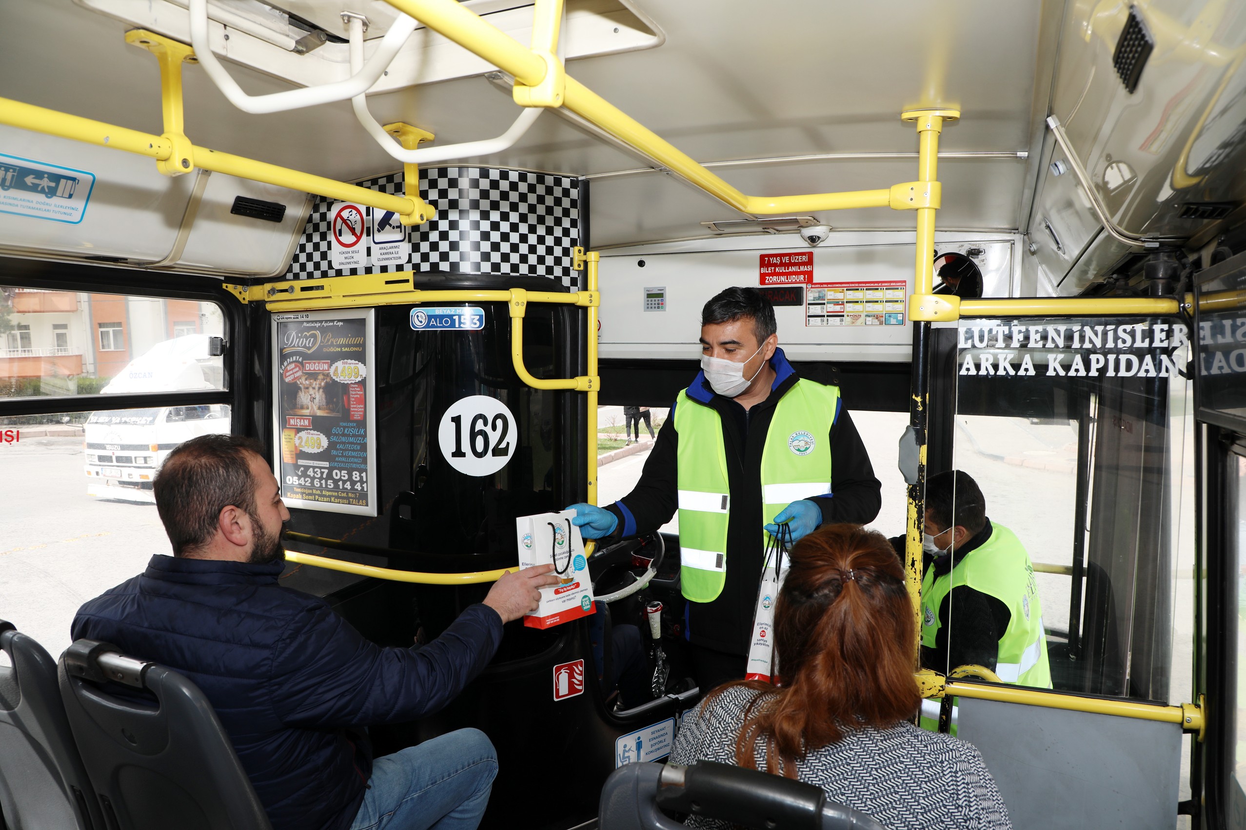 Talas’ta vatandaşlara hijyen çantası