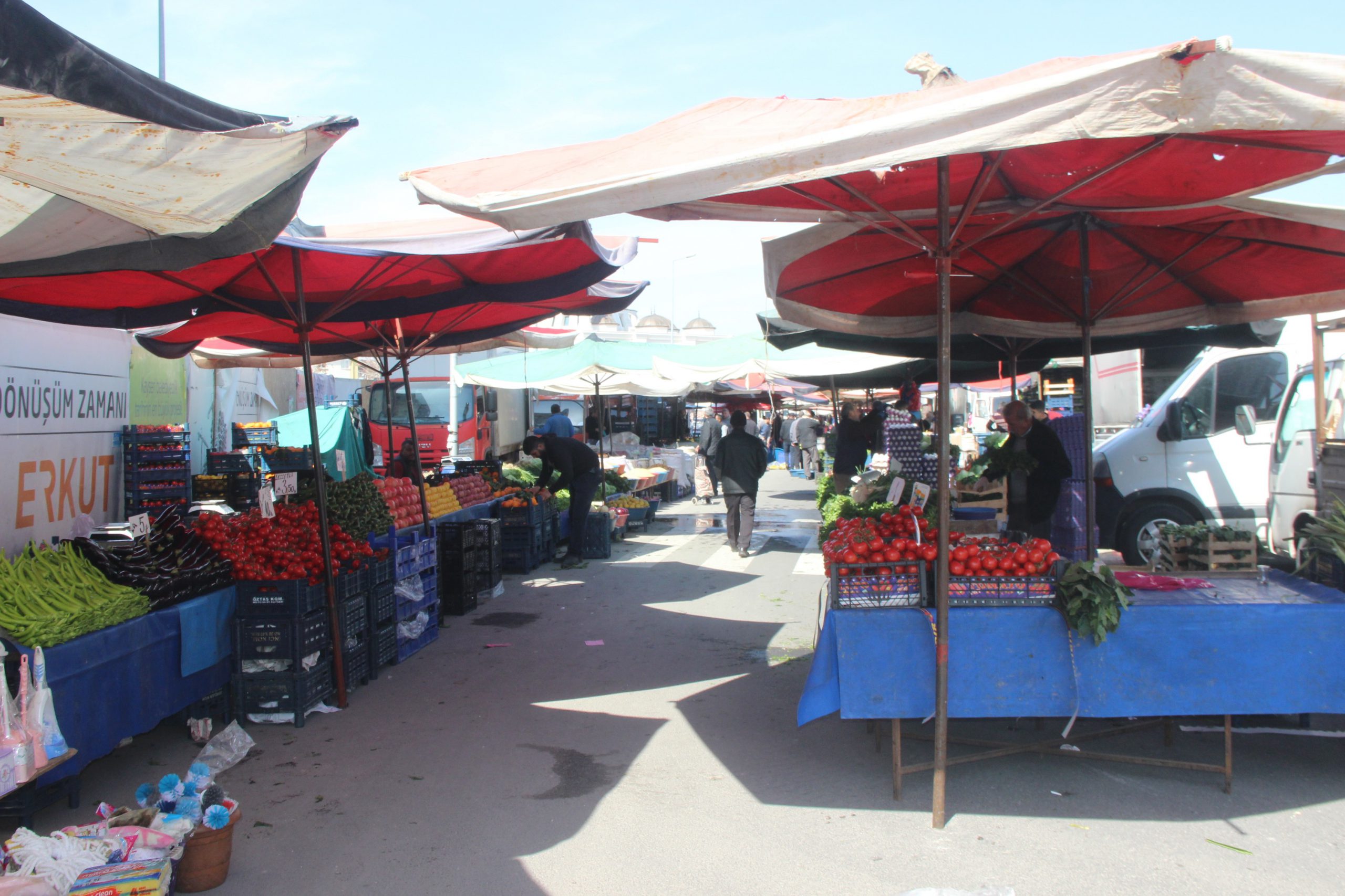 Pazarın en pahalı ürünü çilek ve limon oldu