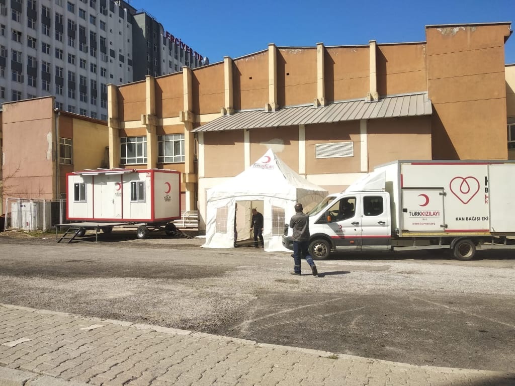 KIZILAY’DAN GÜNDE 250 KİŞİYE VEFA YARDIMI