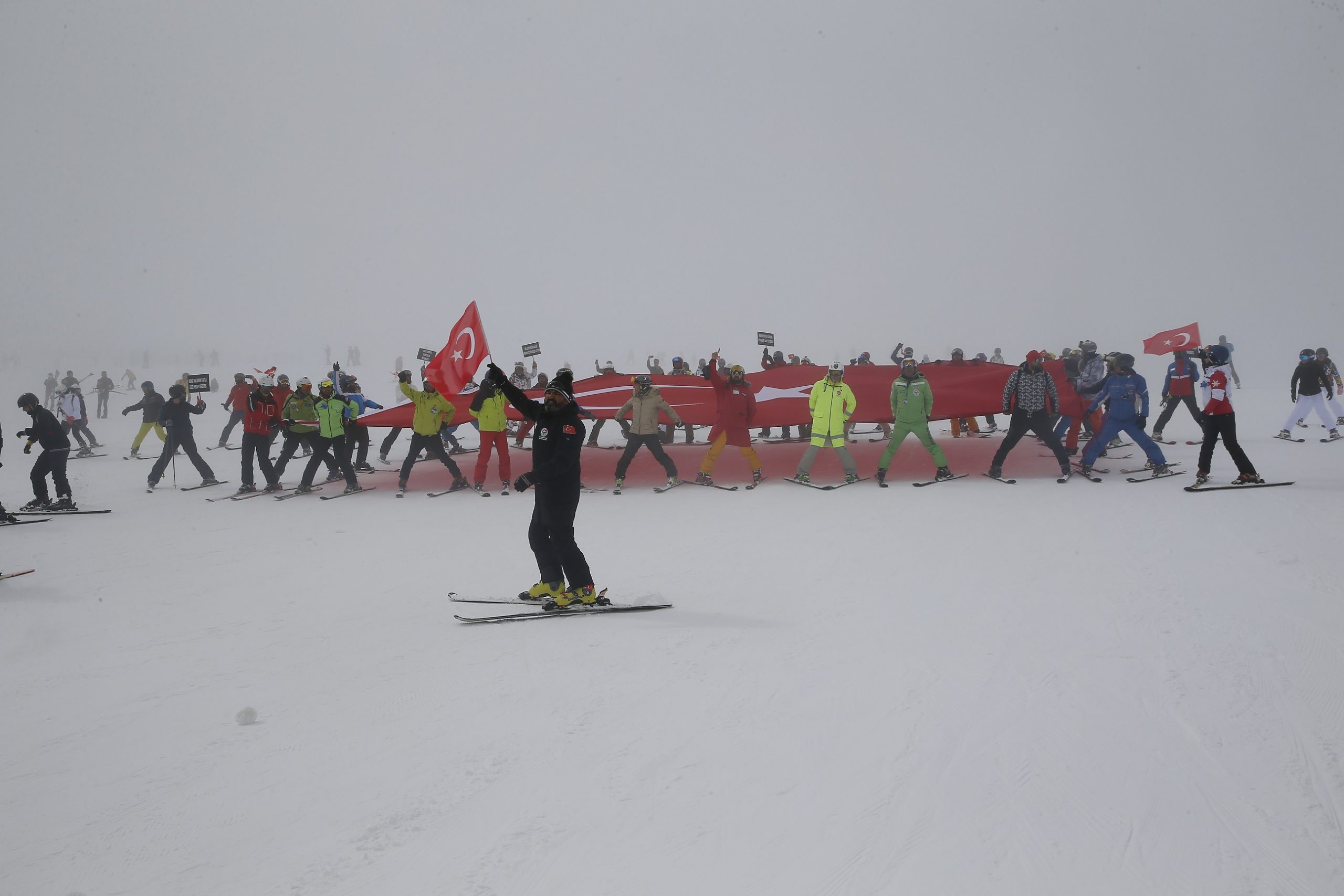 130 kayakçı şehitler için tek ses tek yürek oldu
