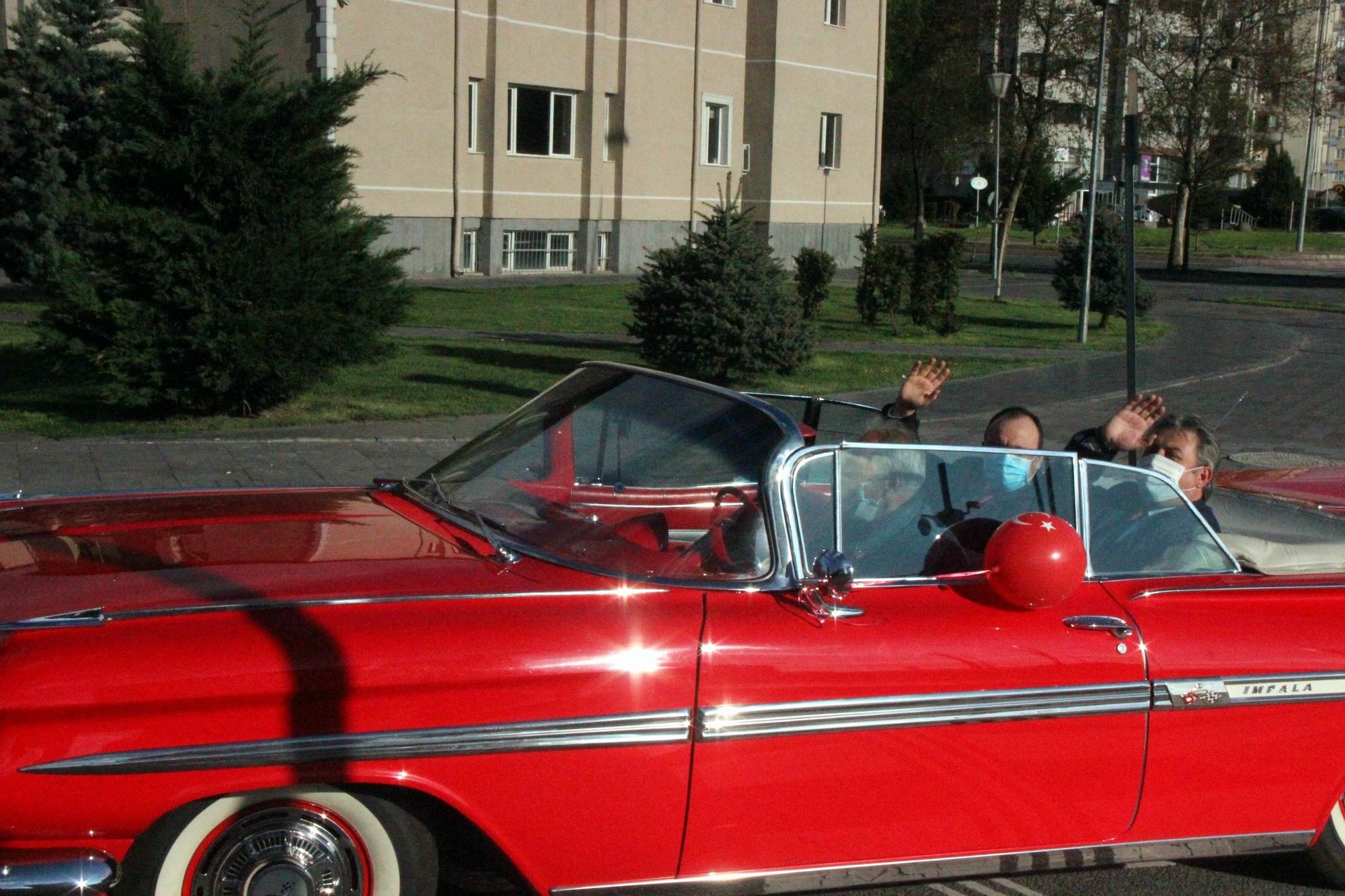 Klasik araçlar Melikgazi’de 23 Nisan’ı kutladı