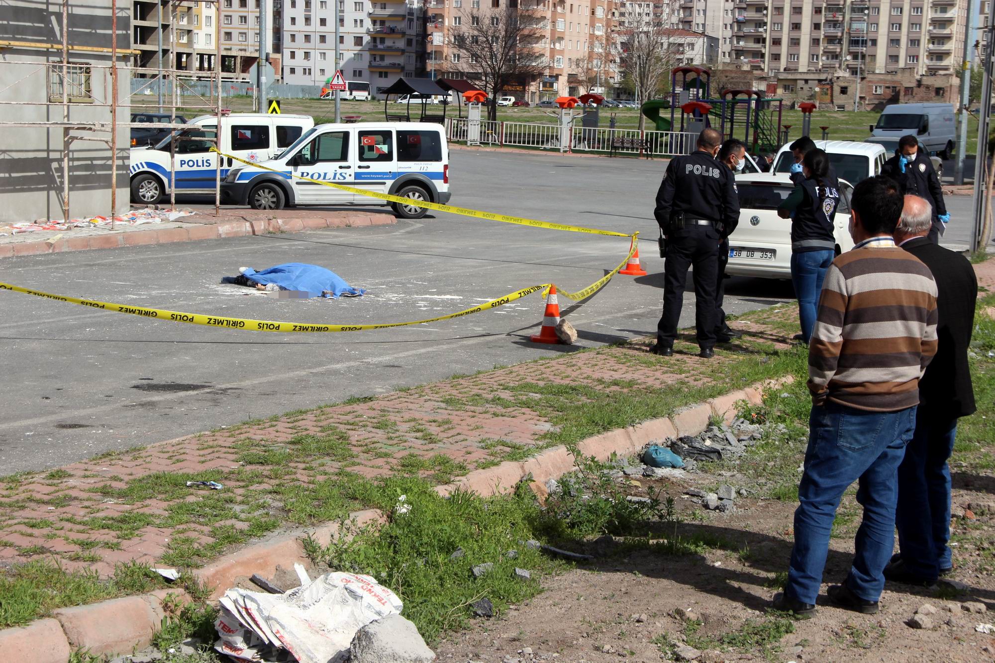 Binanın 8. katından düşen işçi hayatını kaybetti