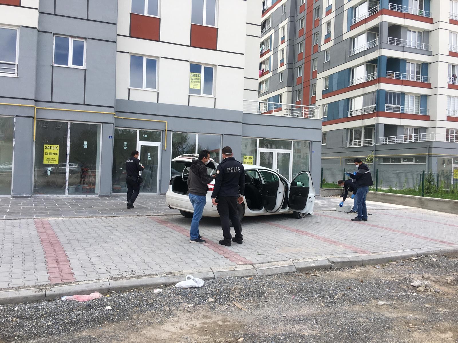 Çaldıkları araç plaka sistemine düşünce polisten kaçamadılar