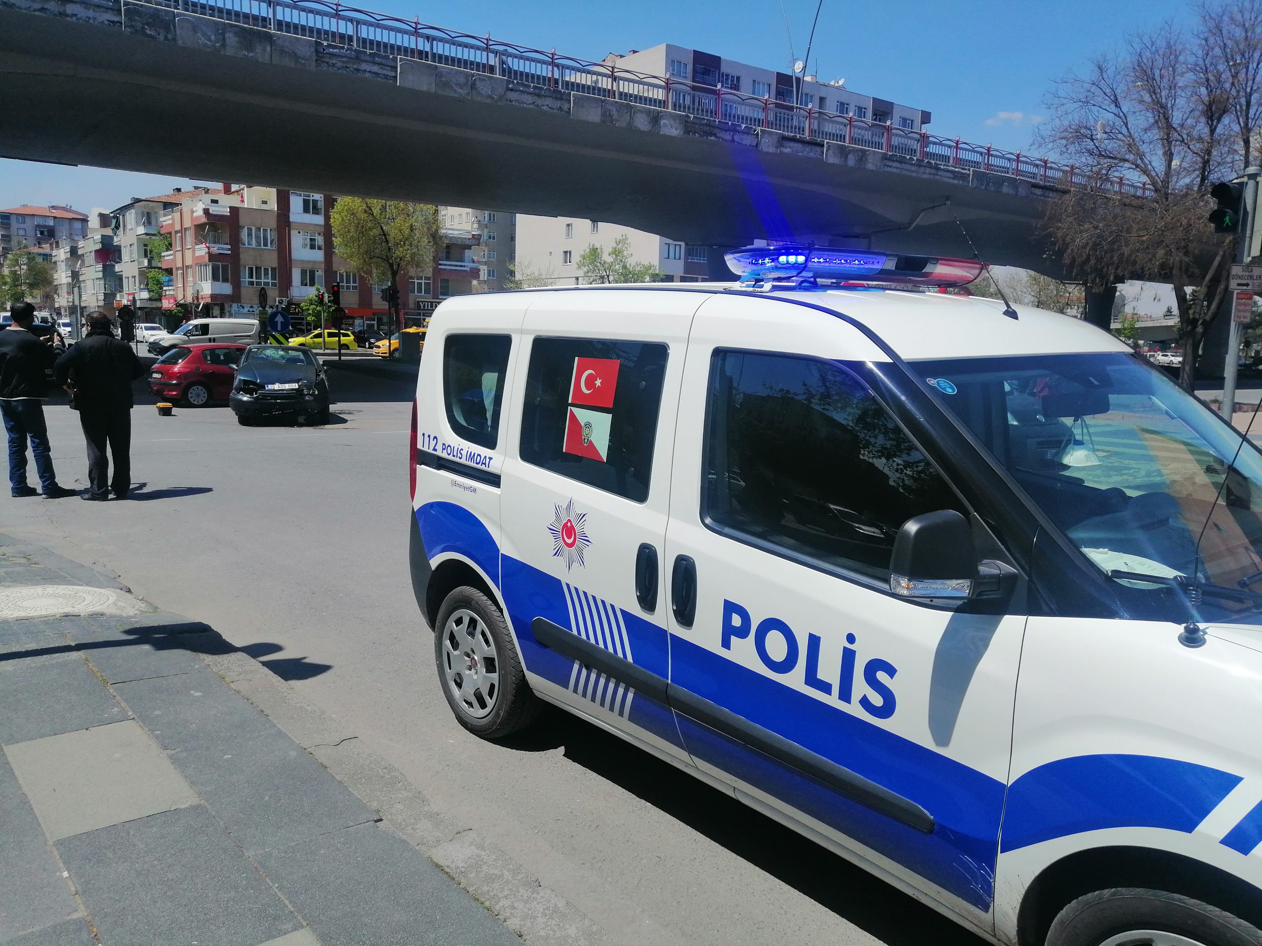 Perte çıkan araçtan hafif yaralı kurtuldu