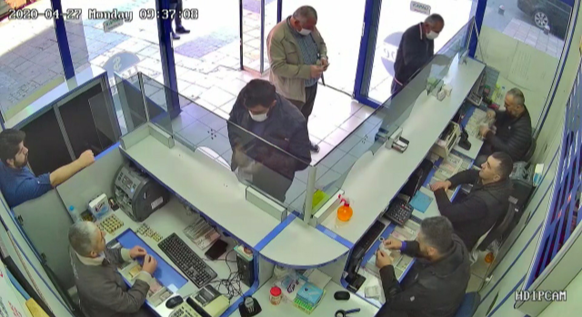 Yanlışlıkla verdiği para, haber yapılınca geri döndü