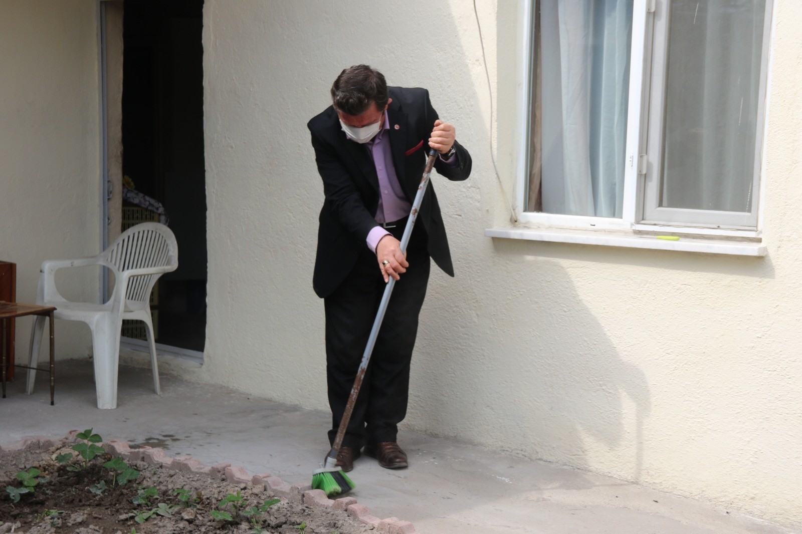 Karantinada türkülü tedavi