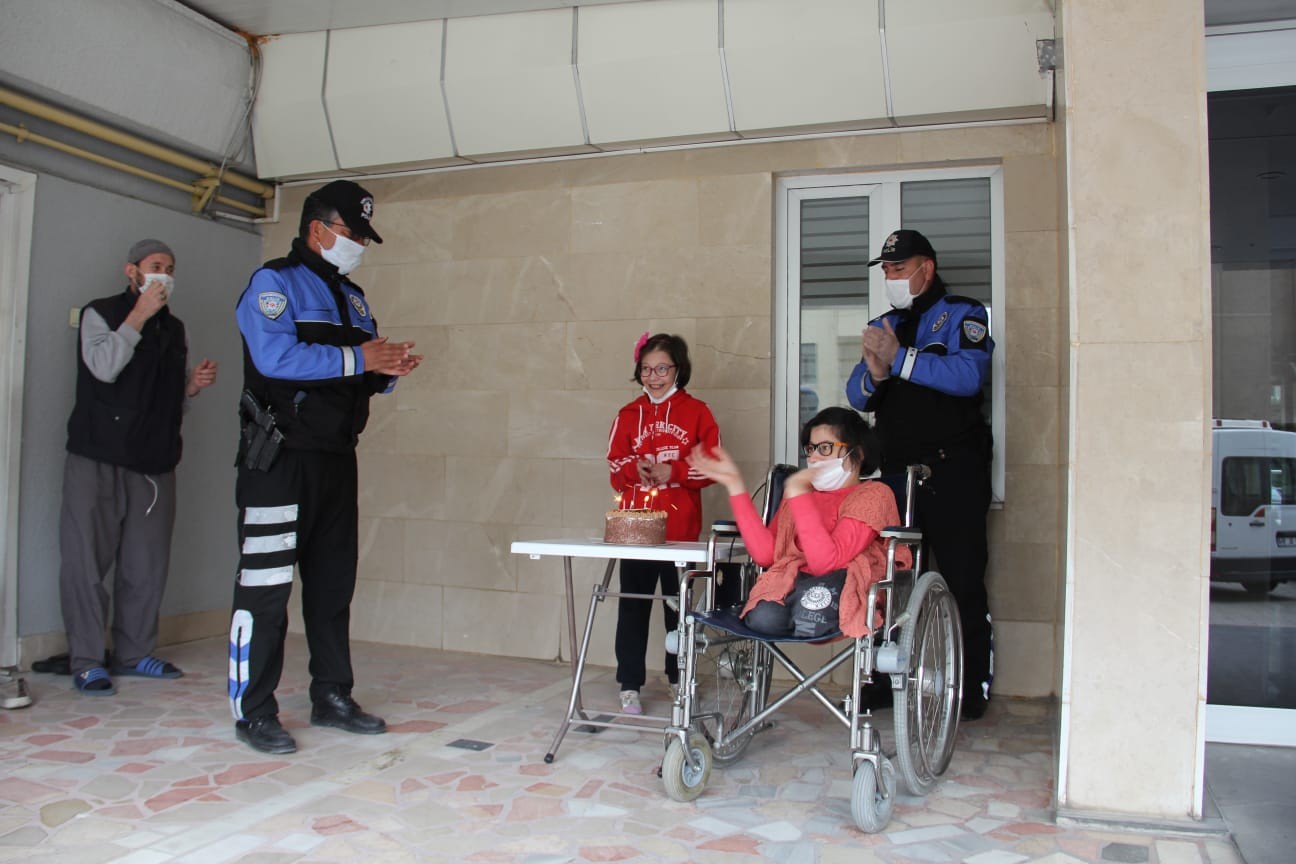 Kayseri Emniyet Müdürlüğü engelli çocukların yüzünü güldürüyor