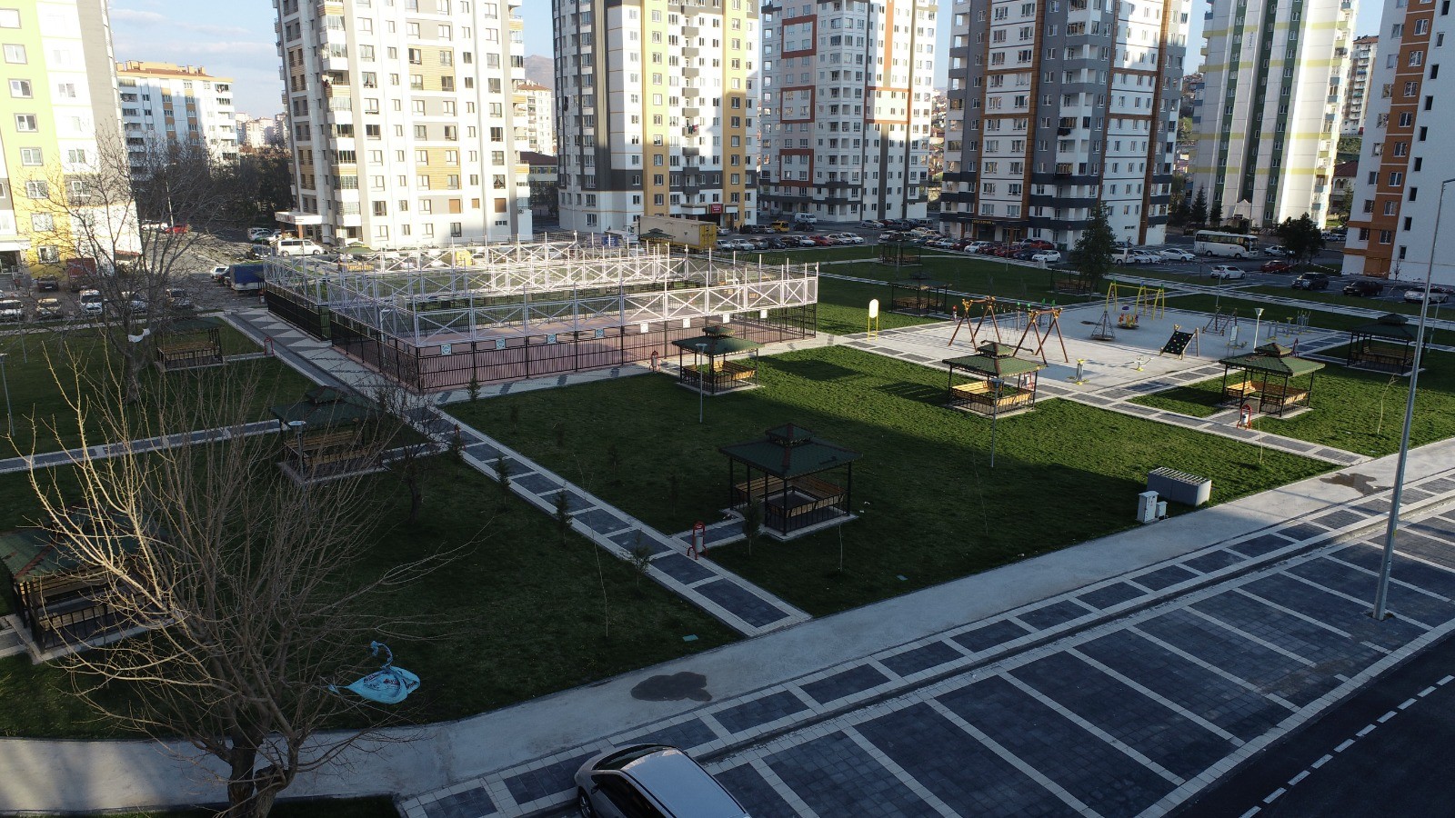 Sokağa çıkma yasağında Melikgazi’de cadde ve sokaklar dezenfekte edildi