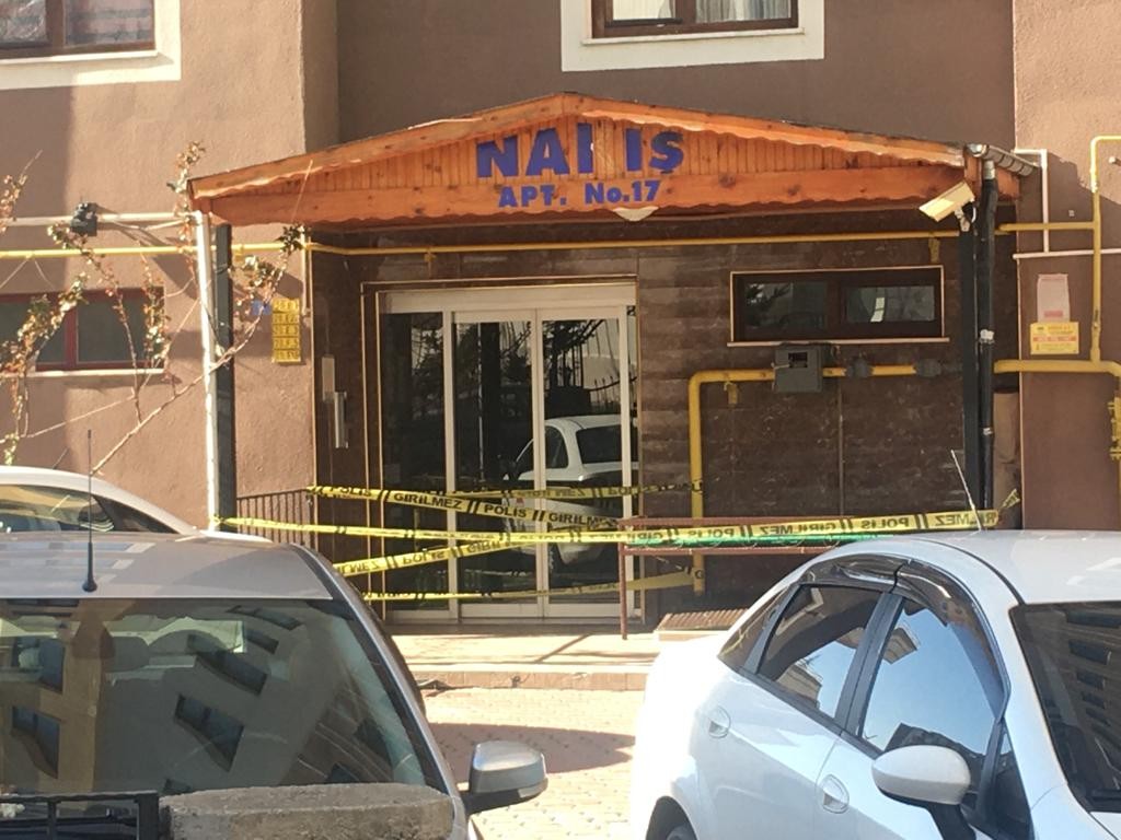 Kapıcının testi pozitif çıkınca 14 katlı bina karantina altına alındı