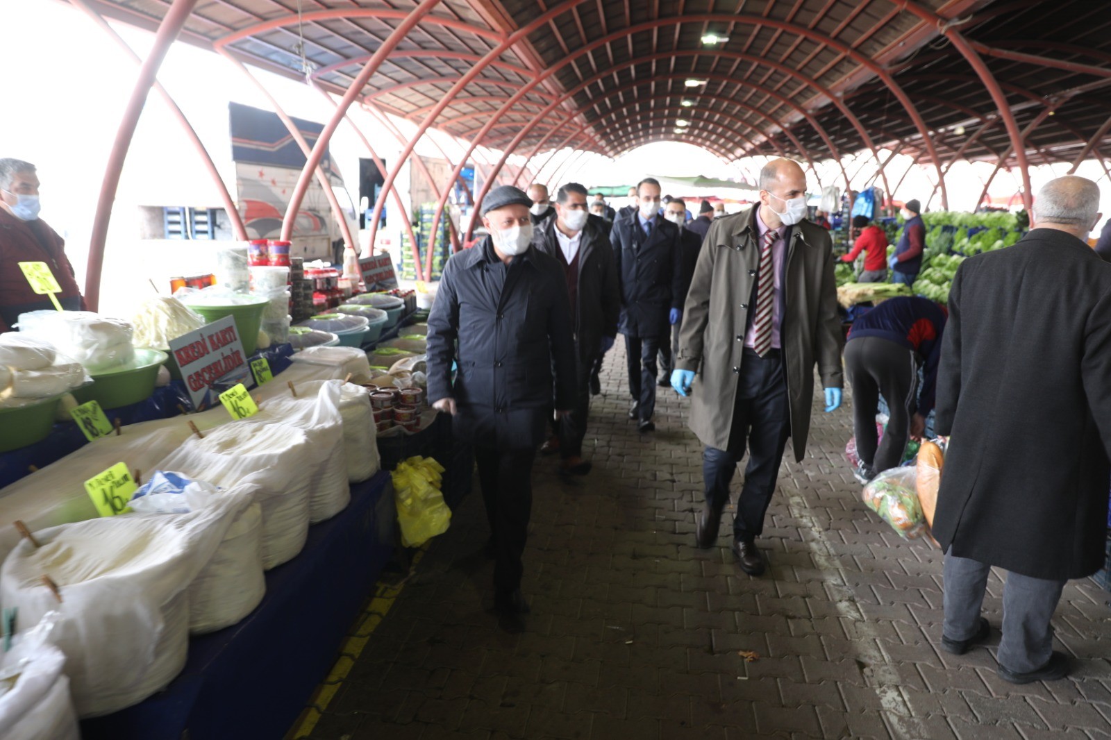 Kocasinan’ın pazar yerlerinde tüm tedbirler en üst seviyede
