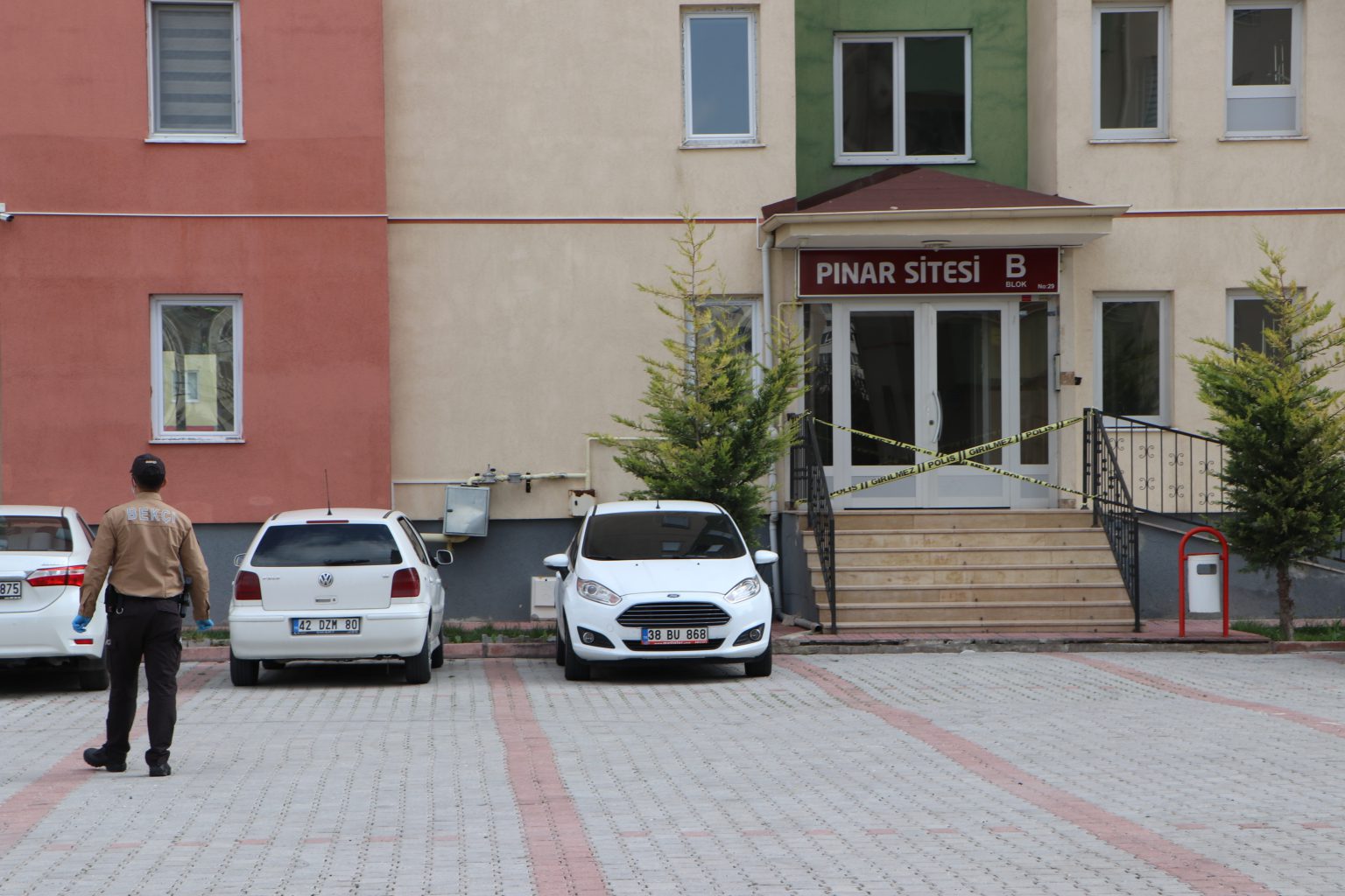 BİNA GÖREVLİSİ RAHATSIZLANDI, KAYSERİ’DE 3 BİNA DAHA KARANTİNAYA ALINDI