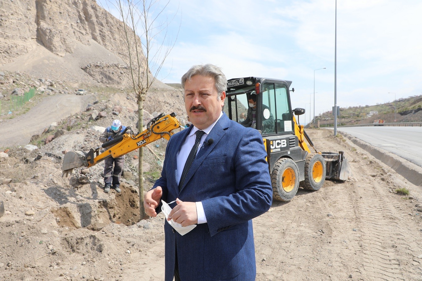 Başkan Palancıoğlu: “Vatandaşlar dikilen ağaçlar ile Melikgazili olmanın farkını yaşayacaklar”