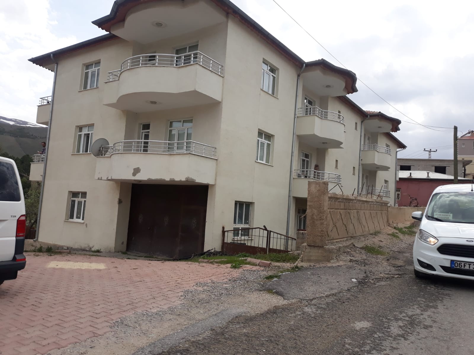 Yahyalı’da 3 katlı bina karantinaya alındı