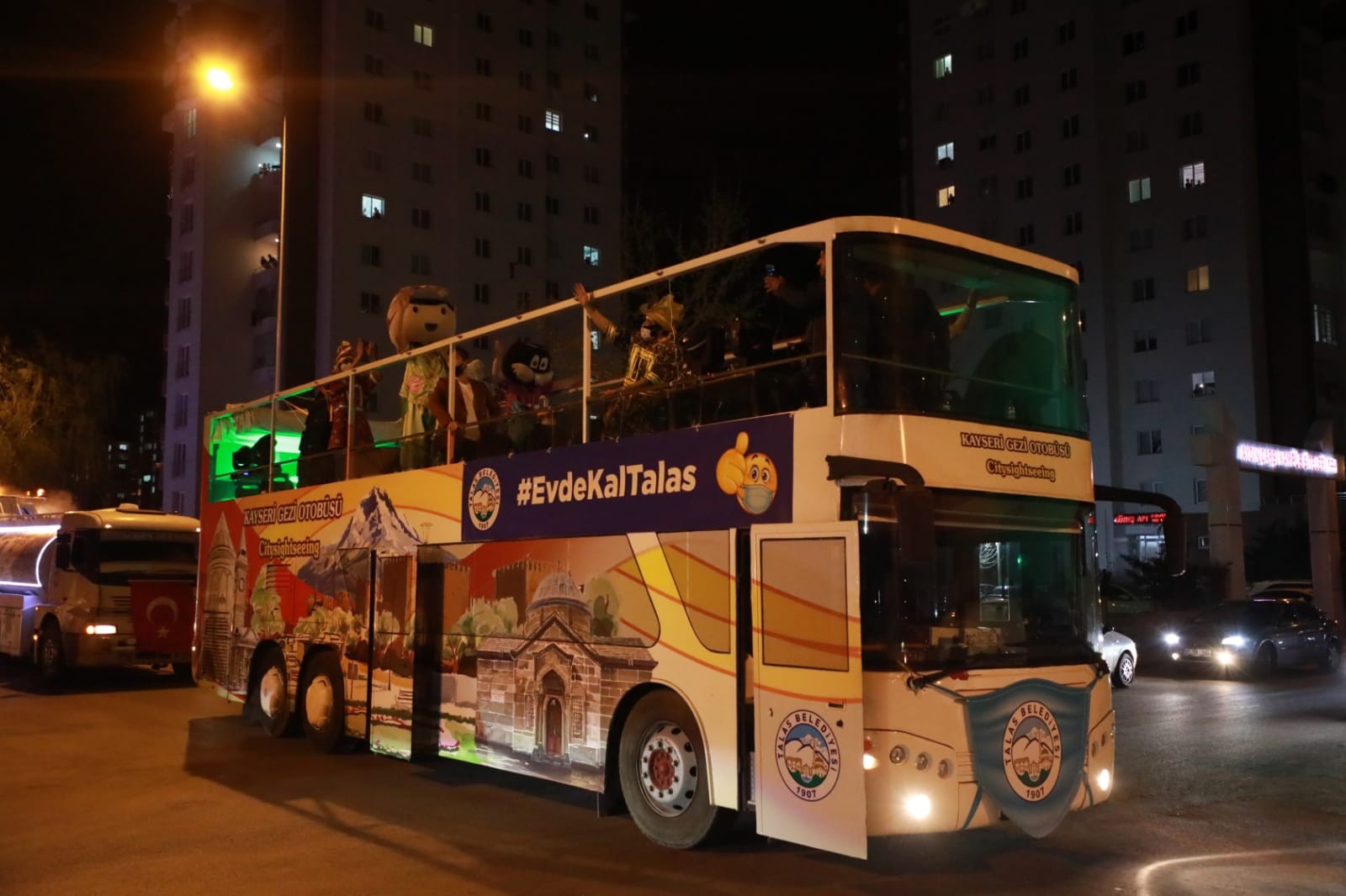 Belediyeden vatandaşlara hem temizlik hem konser