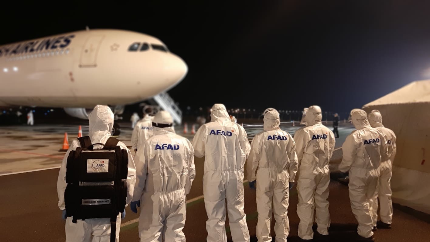 Almanya’dan getirilen Türk vatandaşlarından yetkililere dua