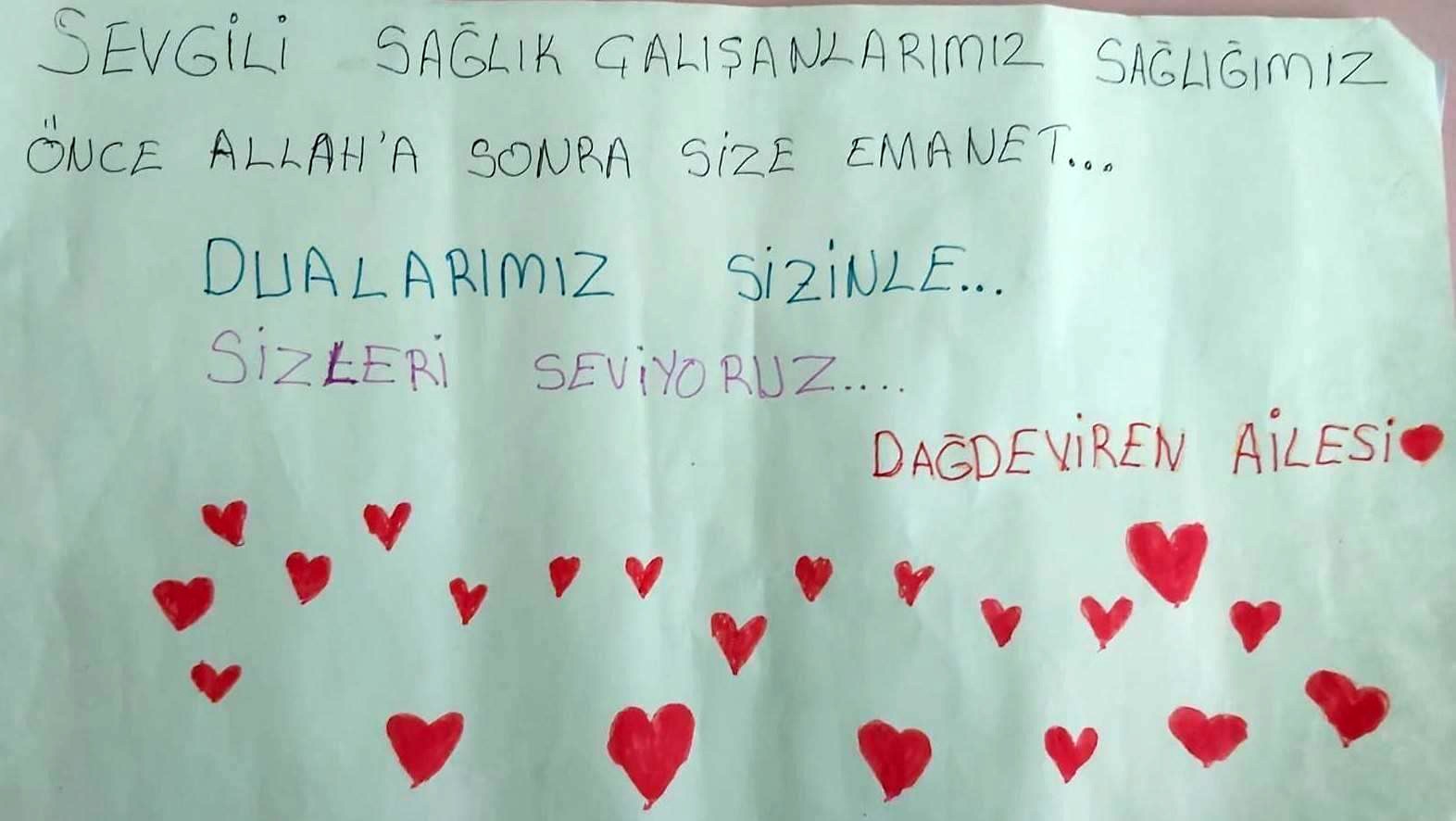 Çocukların sağlık çalışanlarına yaptığı sürpriz duygulandırdı