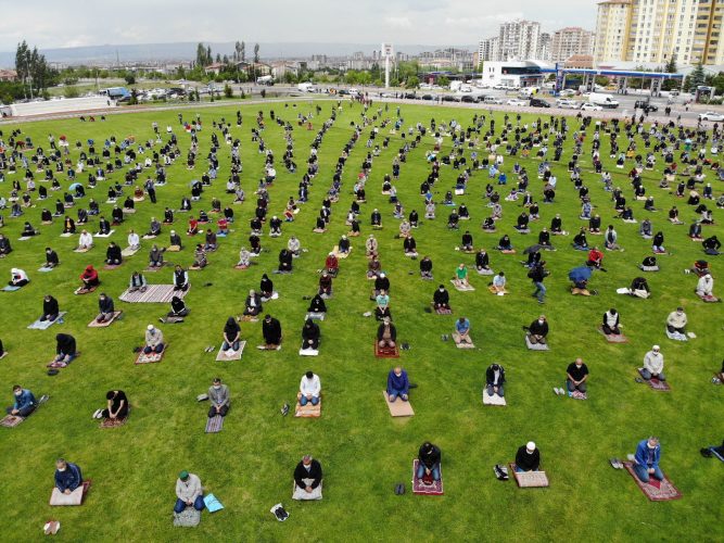 Kayseri’de Cuma namazı coşkusu
