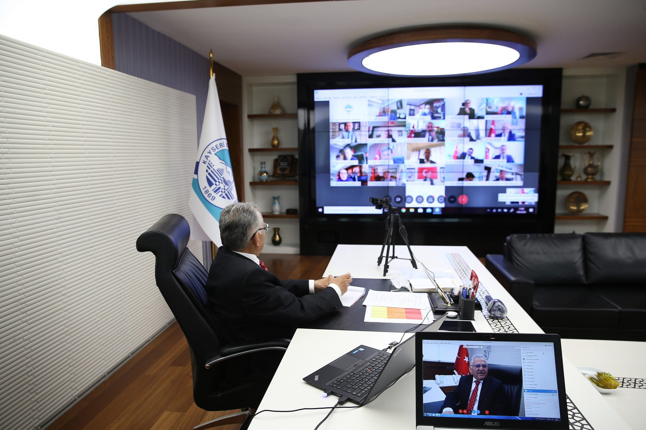 Başkan Büyükkılıç, ilçe belediye başkanları ile detaylı bir toplantı gerçekleştirdi