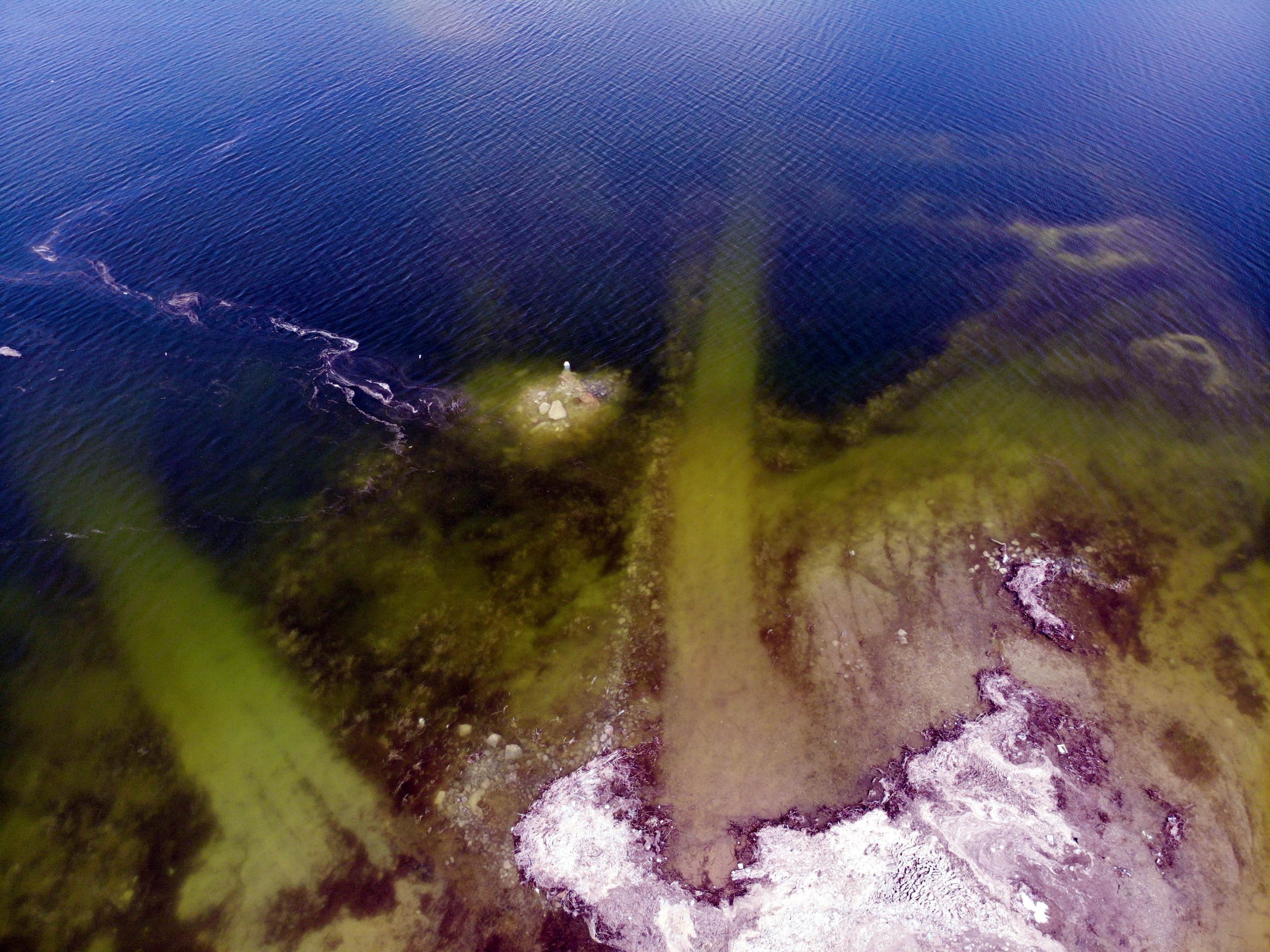 Baraj suları yükseldi, eski köy su altında kaldı