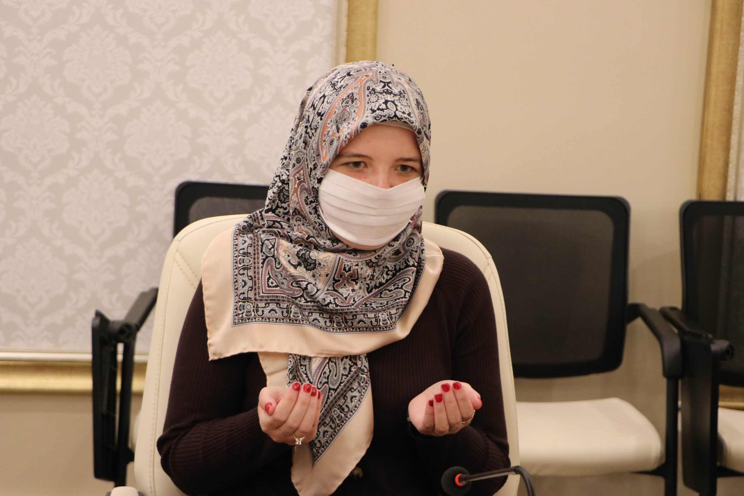 Ramazan ayının atmosferinden etkilendi, Müslüman oldu