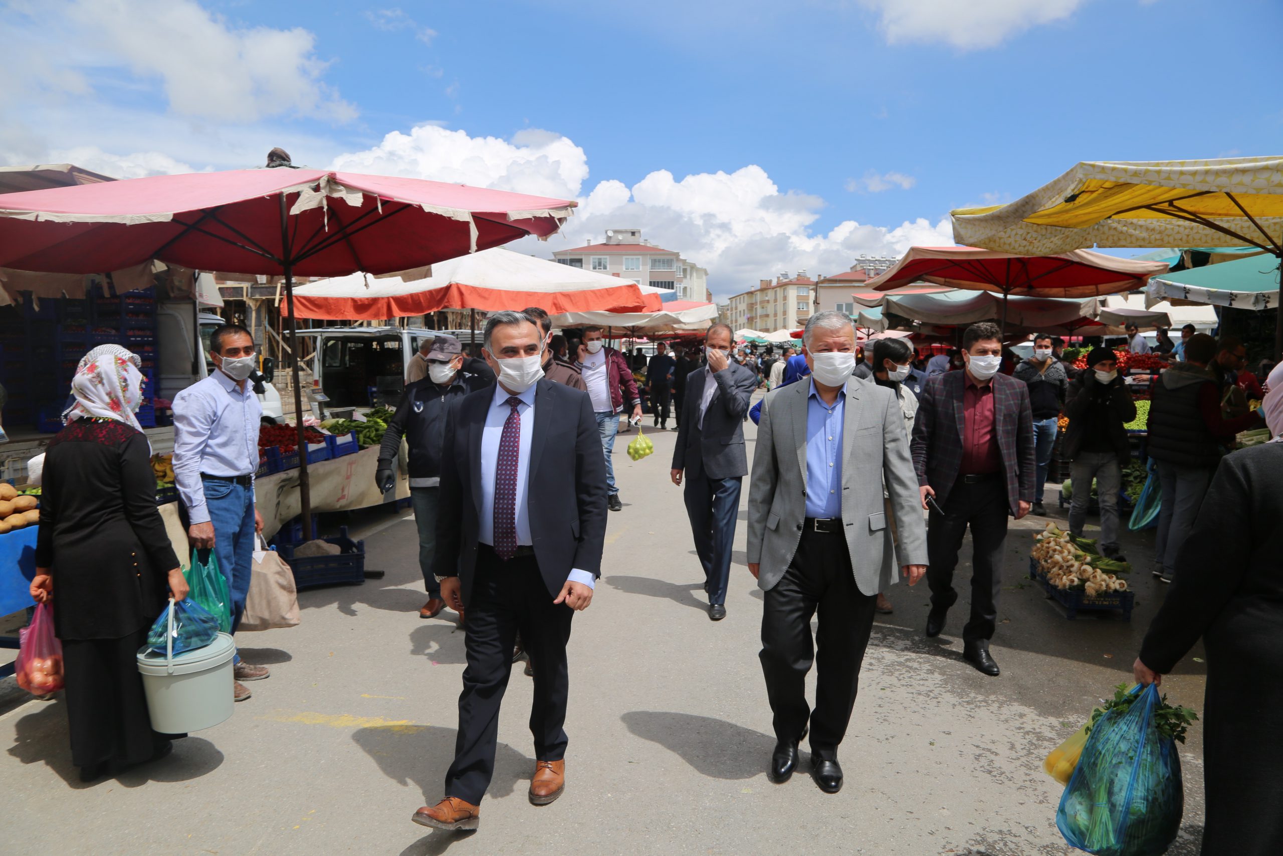 Develi’de ilçe protokolü korona virüs tedbirlerine dikkat çekmeye devam ediyor