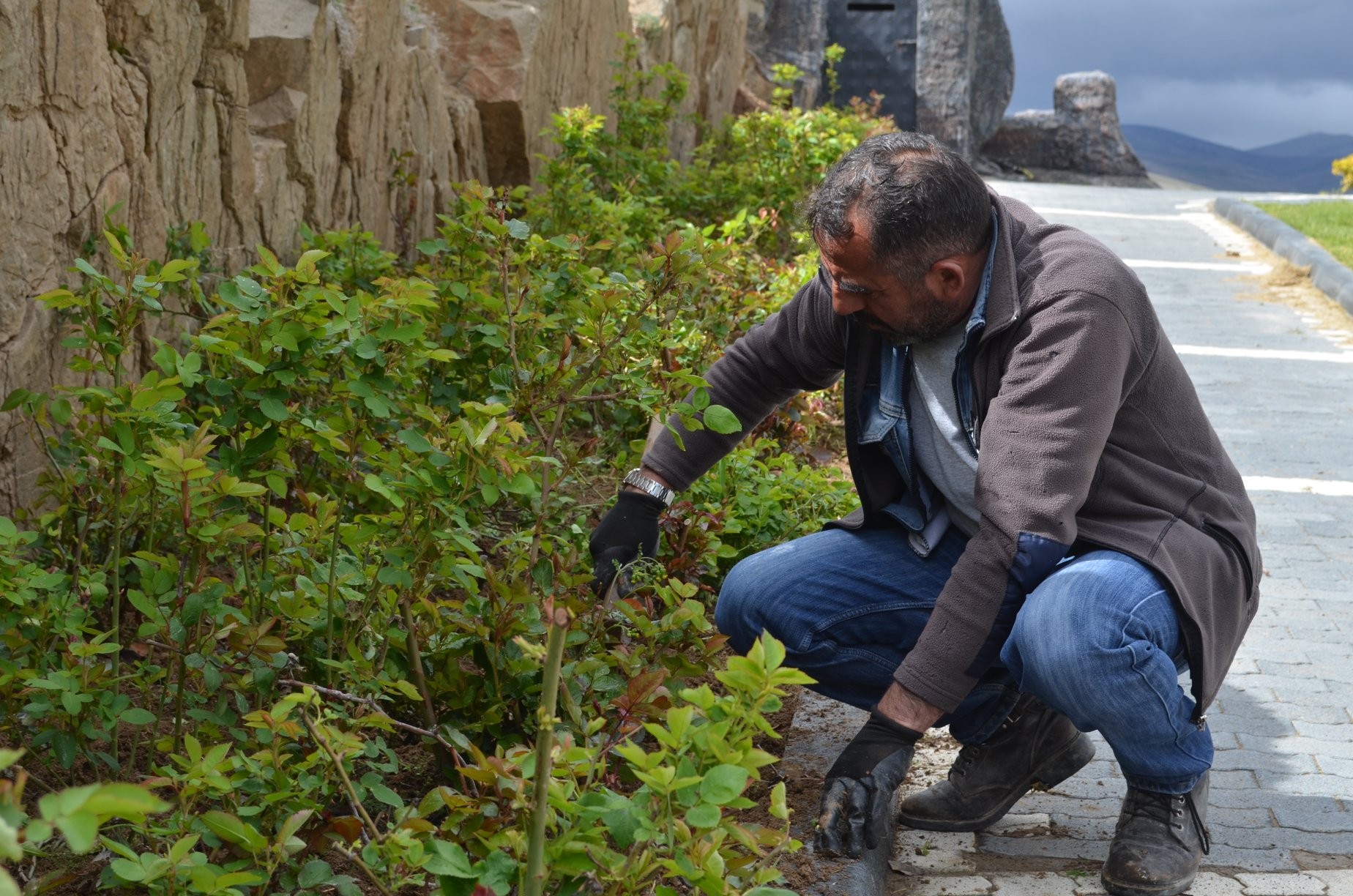 Bünyan’da yeşil alanlar ve parklarda çalışmalar devam ediyor